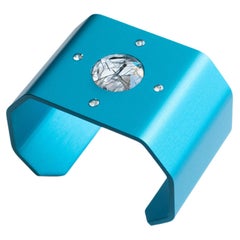 Studio C Manschette aus blauem Aluminium mit Turmalin-Quartz, weißen Saphiren und blauen Aluminium