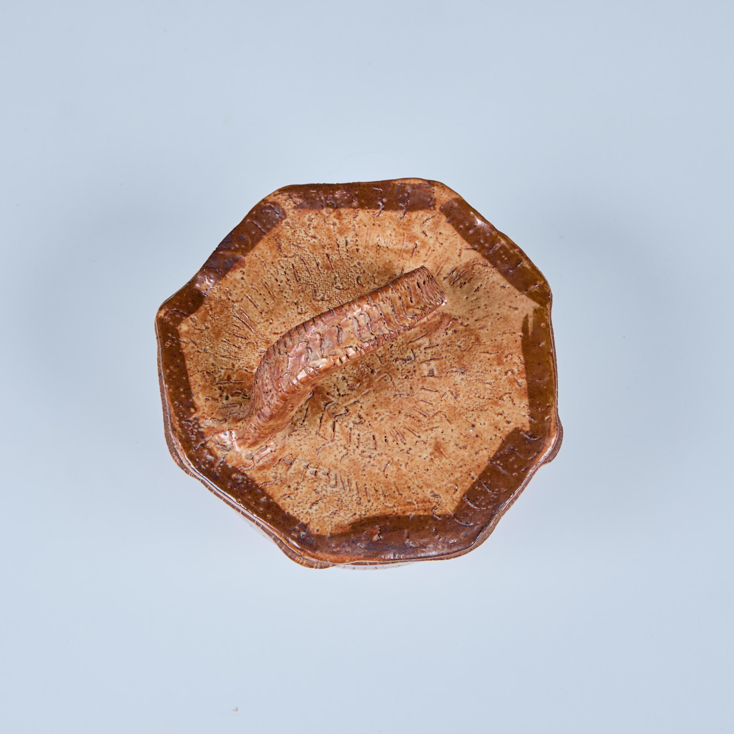 Bol à couvercle en céramique émaillée de Studio en vente 3