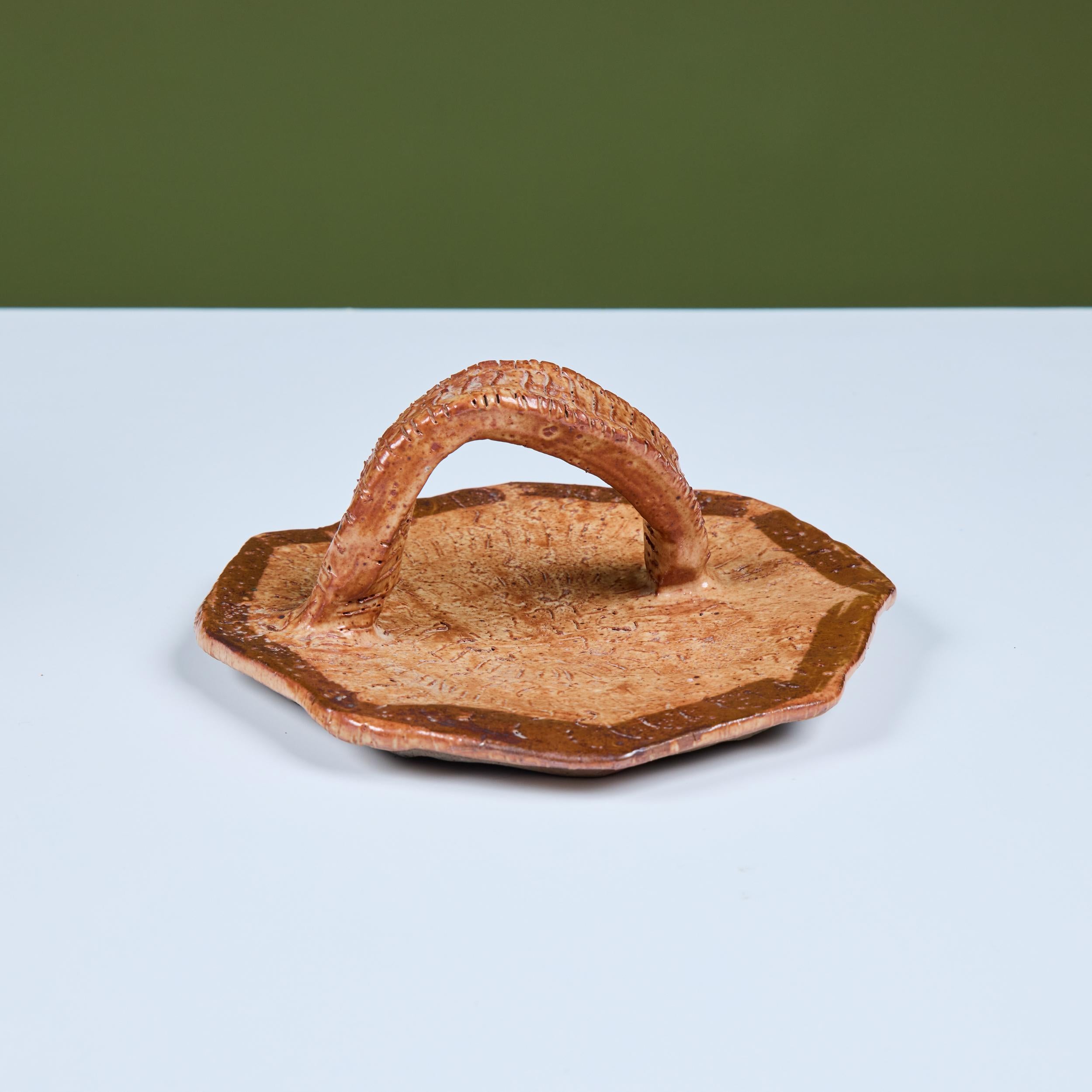 Bol à couvercle en céramique émaillée de Studio en vente 6