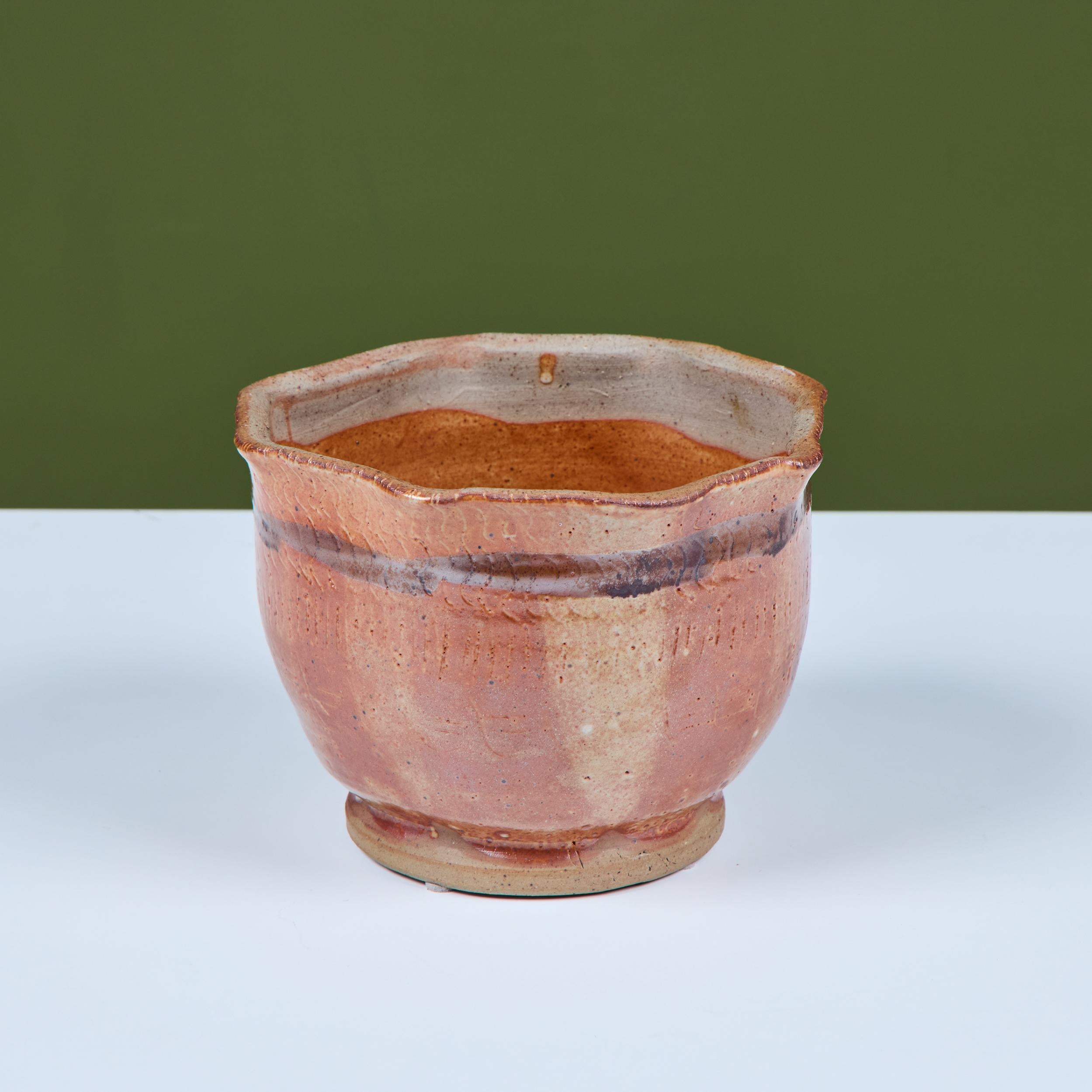 Bol à couvercle en céramique émaillée de Studio en vente 8