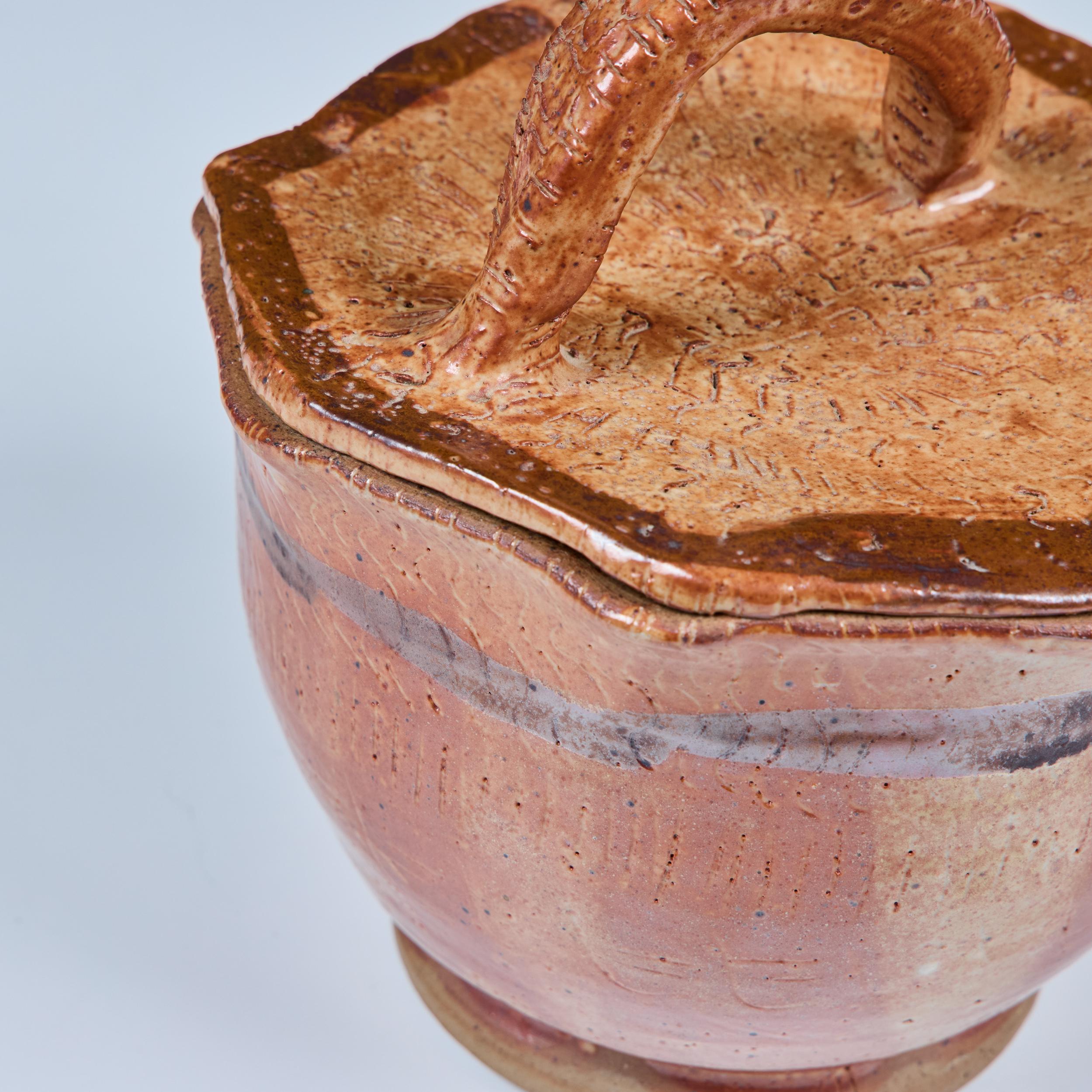 Organique Bol à couvercle en céramique émaillée de Studio en vente