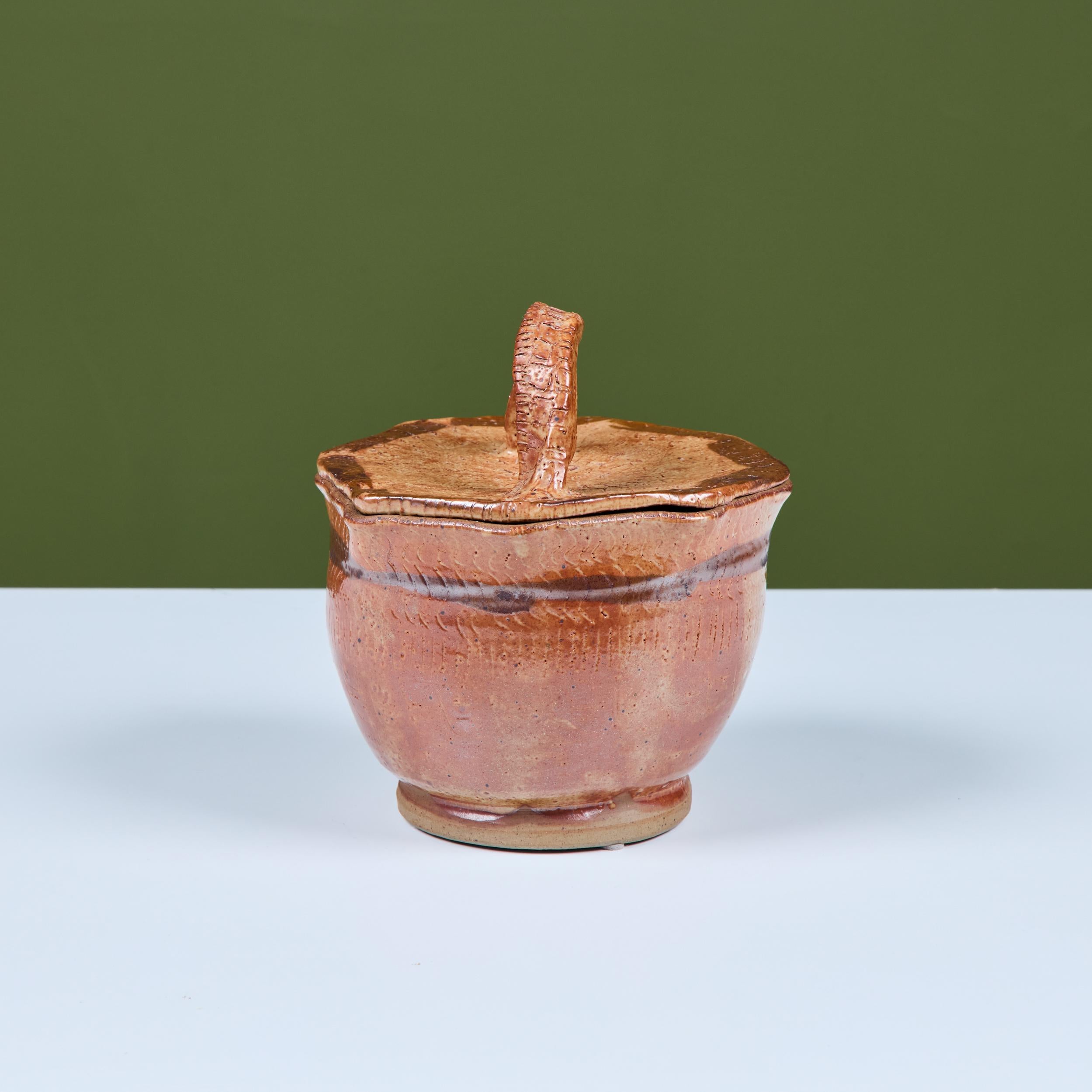 Céramique Bol à couvercle en céramique émaillée de Studio en vente