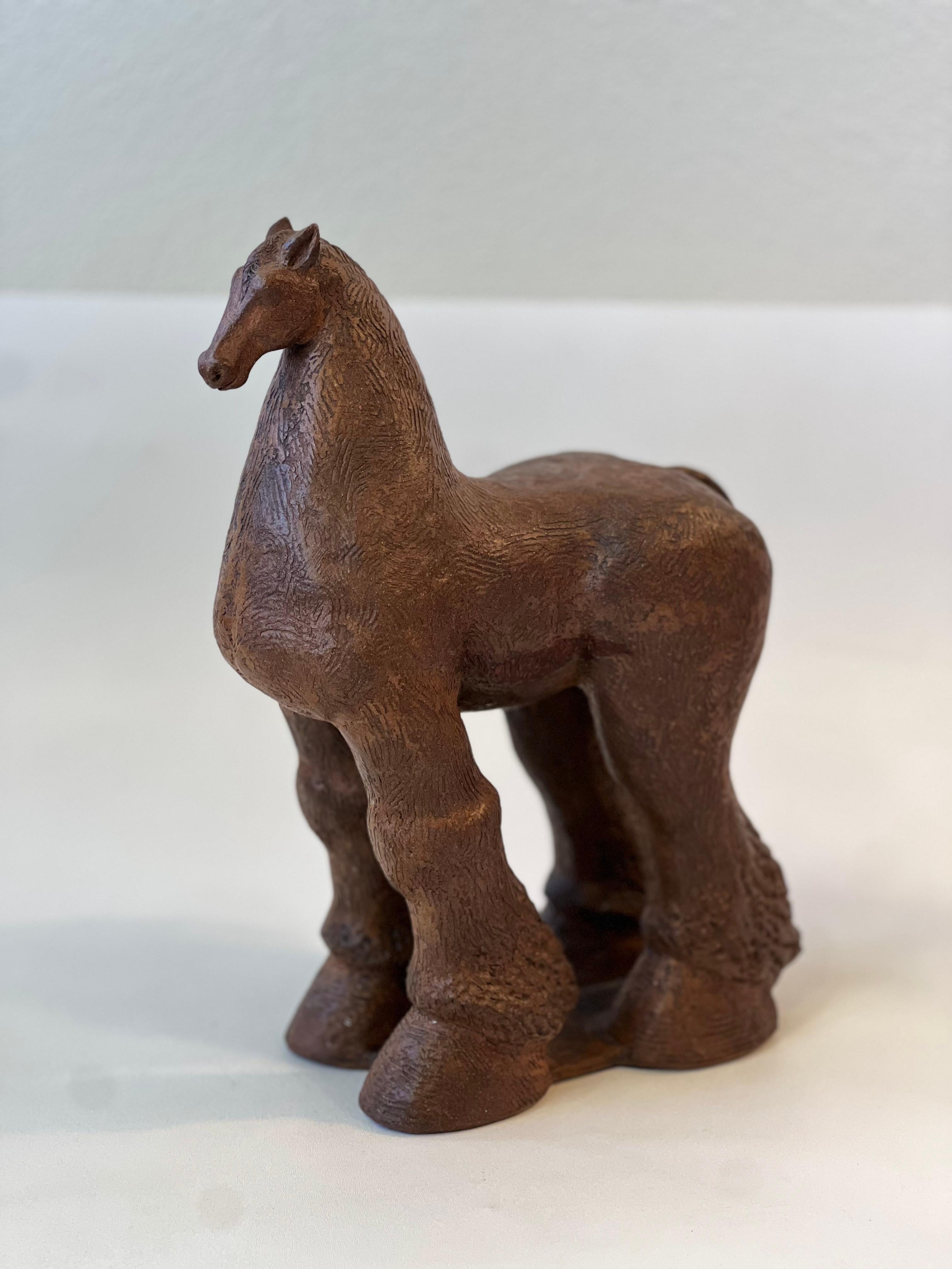 1999 Escultura de caballo en cerámica de Studio, de Karin Swildens. 
Firmado a mano y titulado 