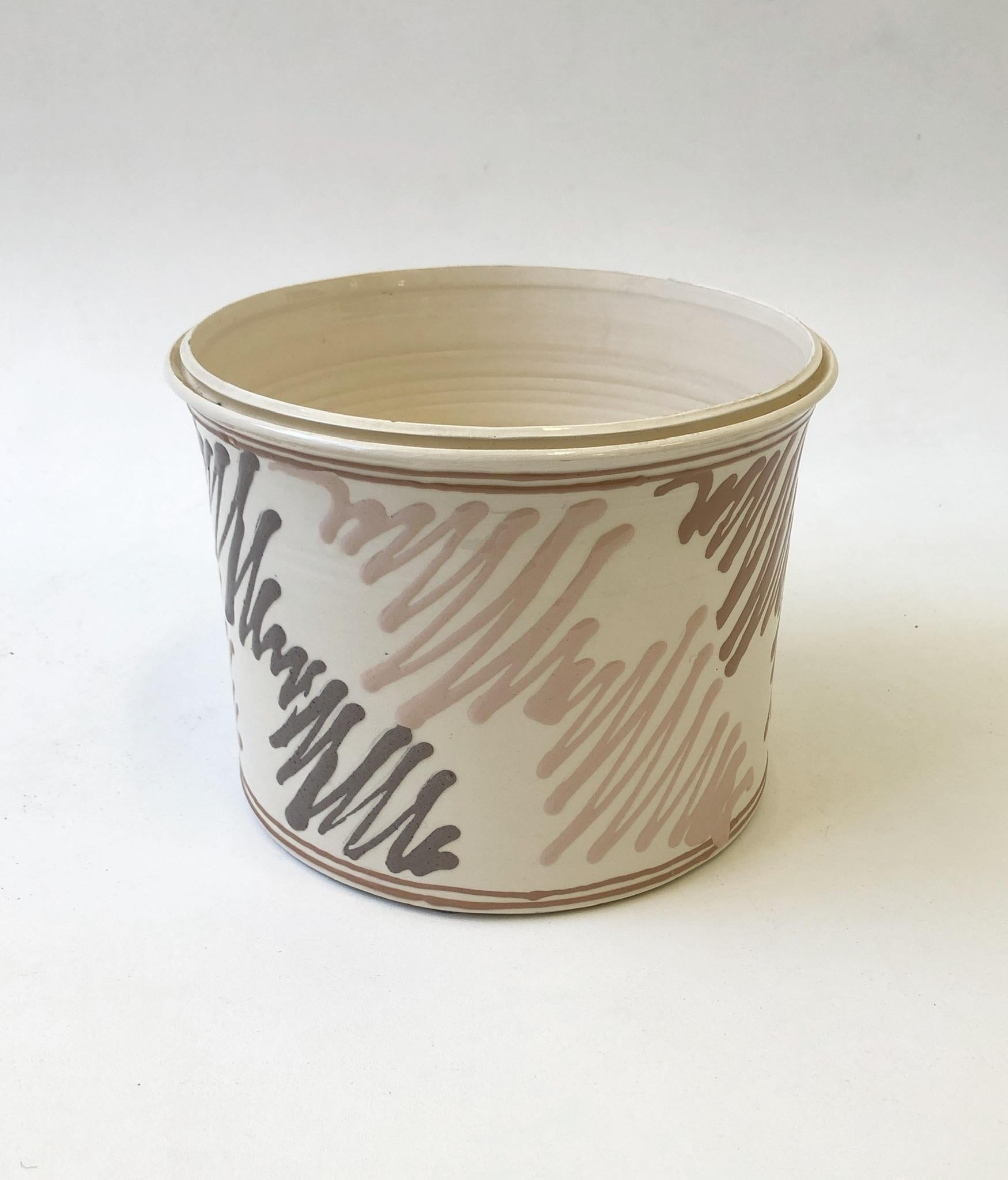 A rare studio ceramic planter or vase design by Roy Hamilton specially designed for Steve Chase in the 1980s. The planter has the Roy Hamilton mark on the side and hand signed and noted “specially designed for Steve Chase Associates” on the bottom