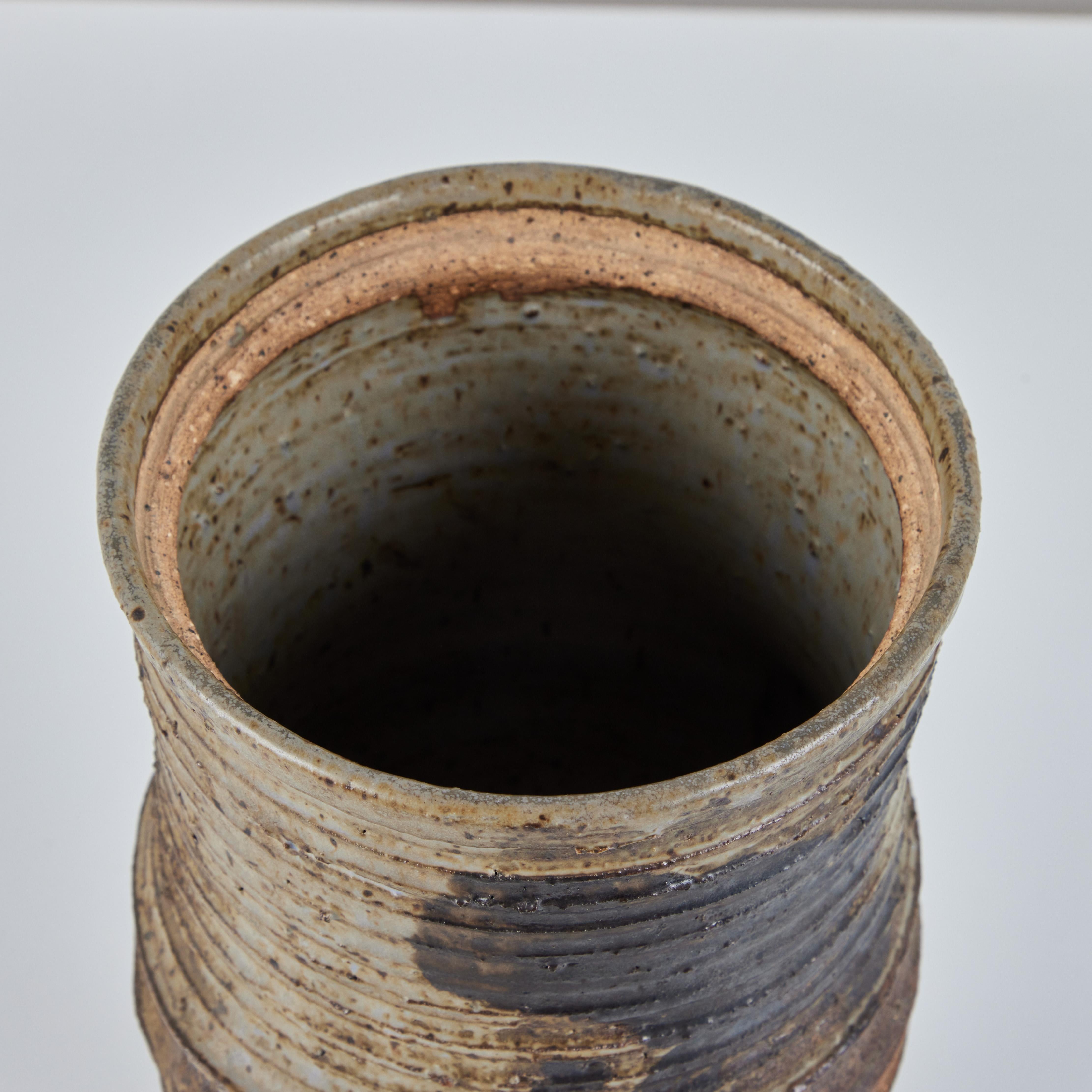 Vaso a calice a coste in ceramica Studio A in vendita 4