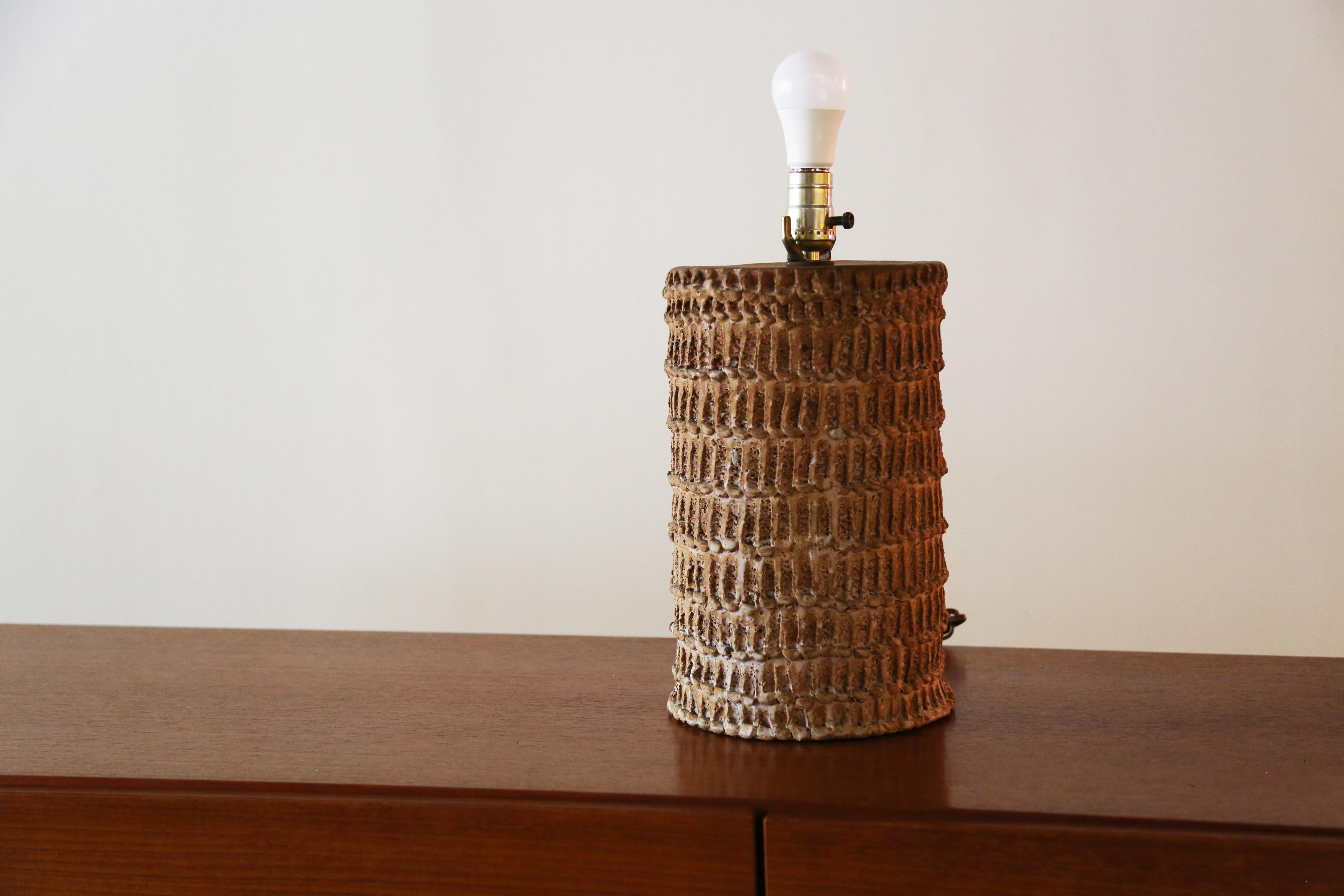 Studio Ceramic Table Lamp with Sgraffito Scraped Surface Terracotta Signed Sandi In Good Condition In Virginia Beach, VA