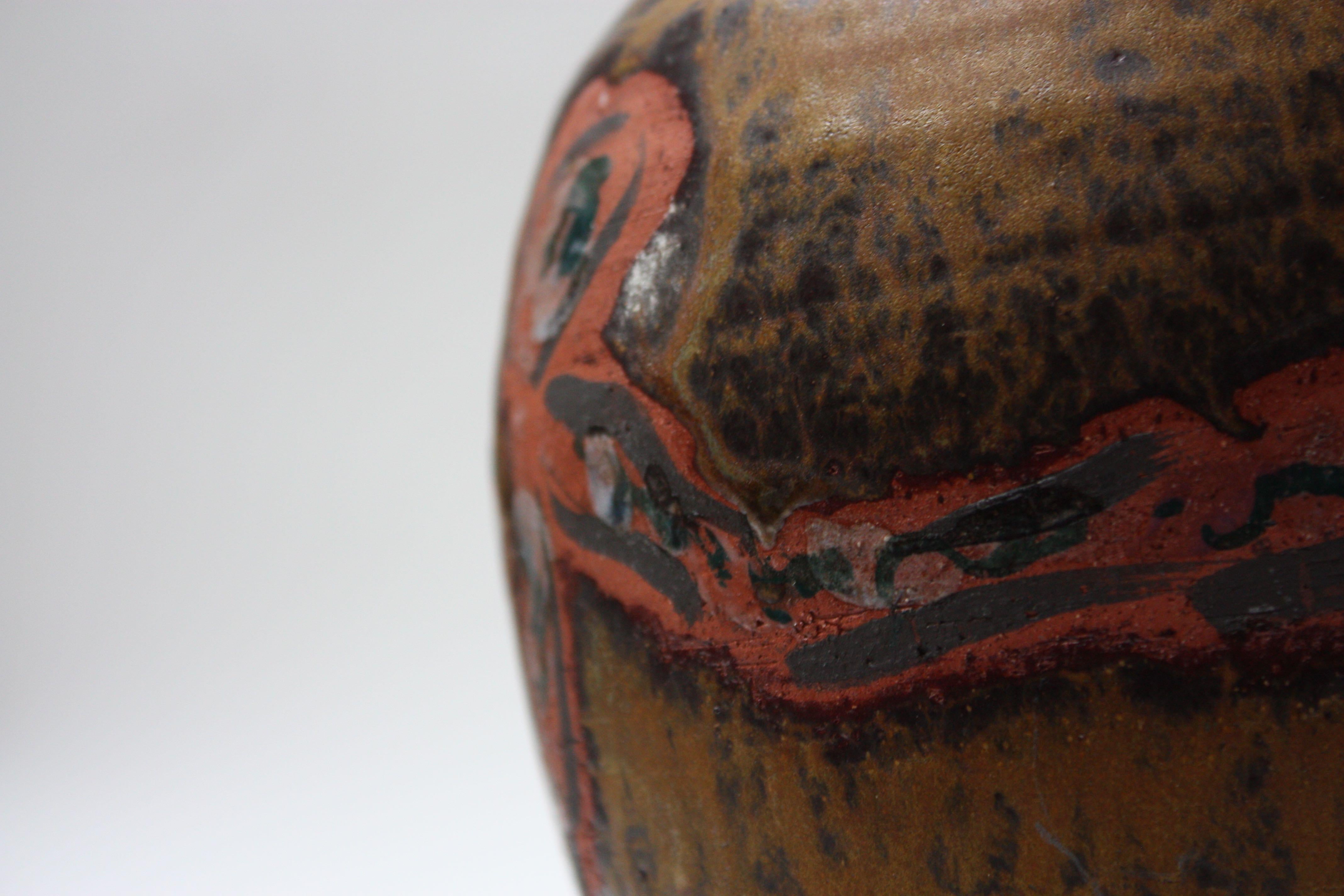 Vase en terre cuite Studio Ceramic avec motif figuratif de forme crue en vente 4