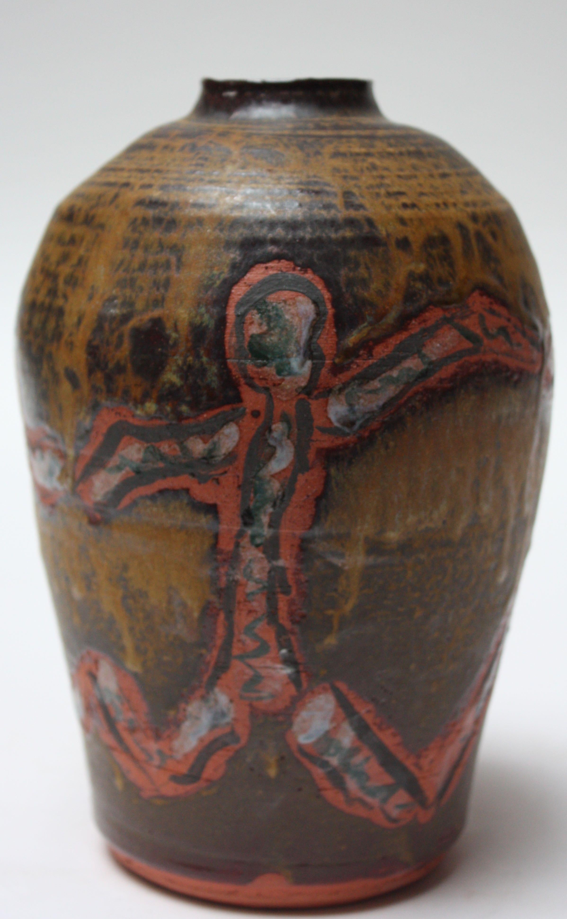 Mid-Century Modern Vase en terre cuite Studio Ceramic avec motif figuratif de forme crue en vente