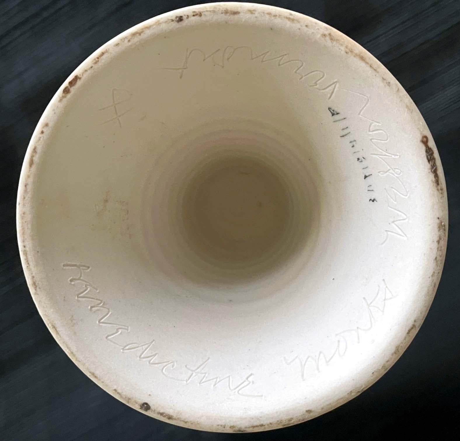 Vase en céramique de l'atelier du frère Thomas Bezanson en vente 4