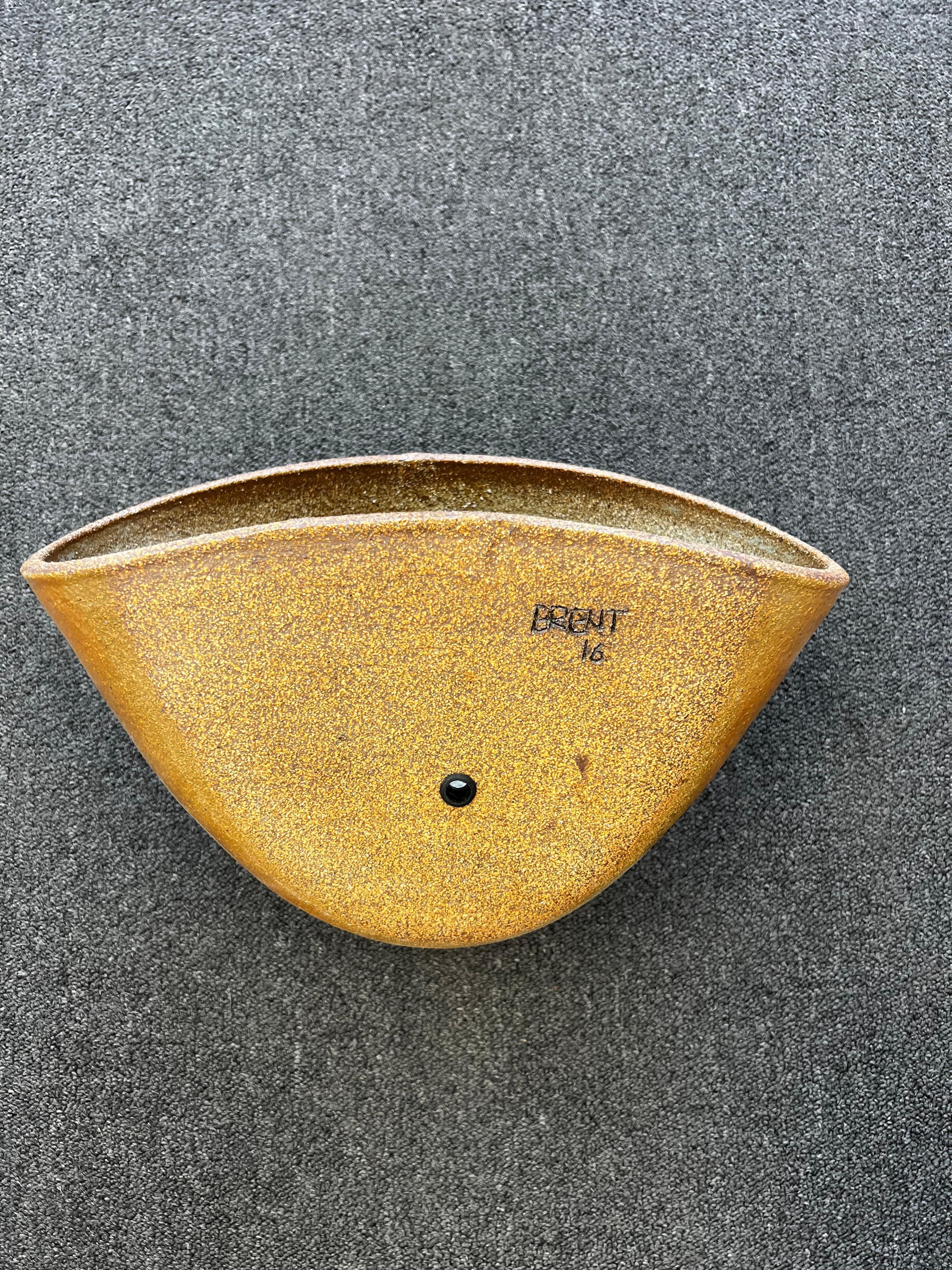 Smaltato Fioriera da parete in ceramica Studio A di Brent Bennetts in vendita