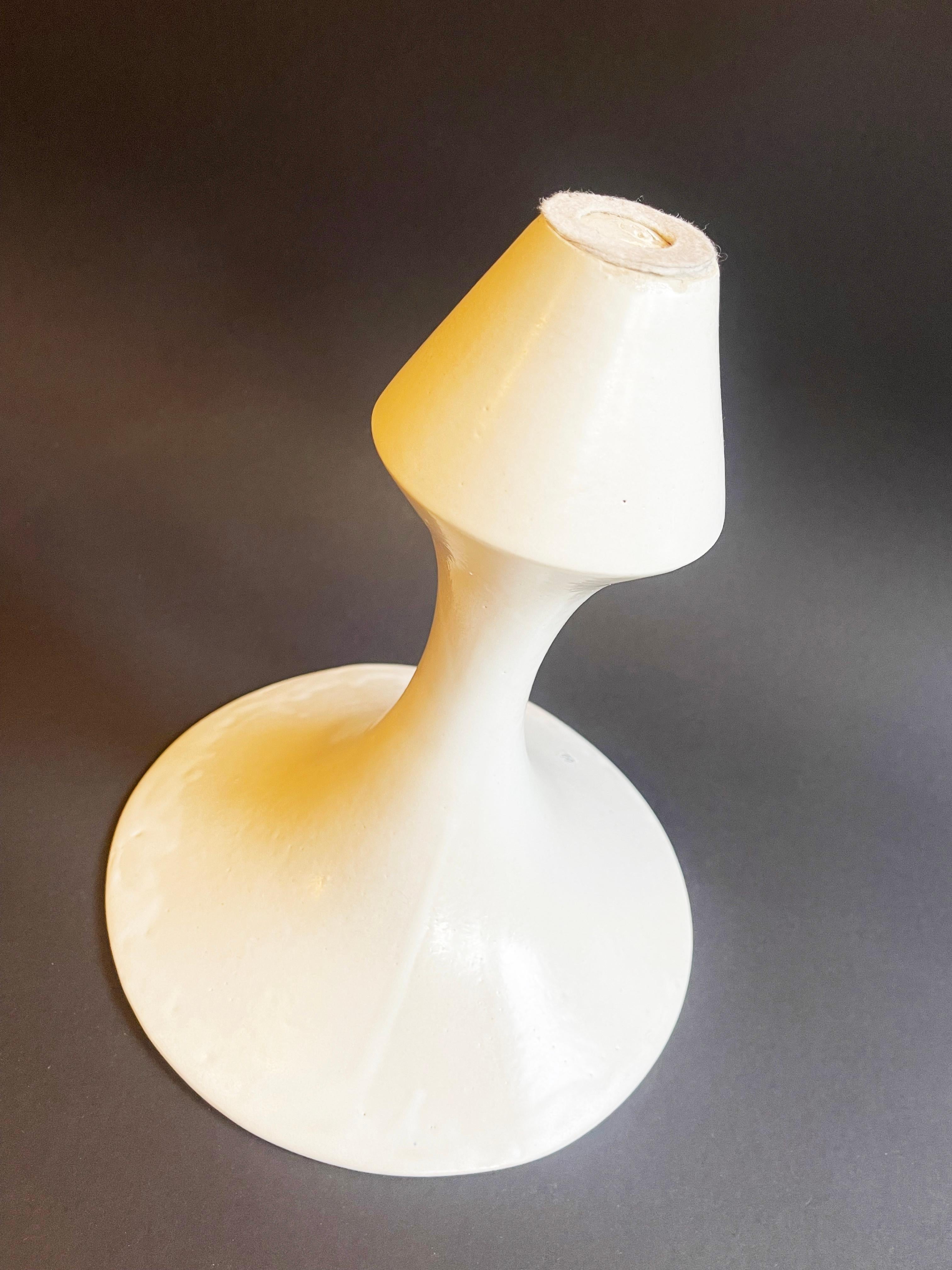 Studio Keramik Weiße Ikebana-Vase mit weißem Funnel, 1970er - 1980er Jahre, Japanese Vibe, Deutschland  im Angebot 2