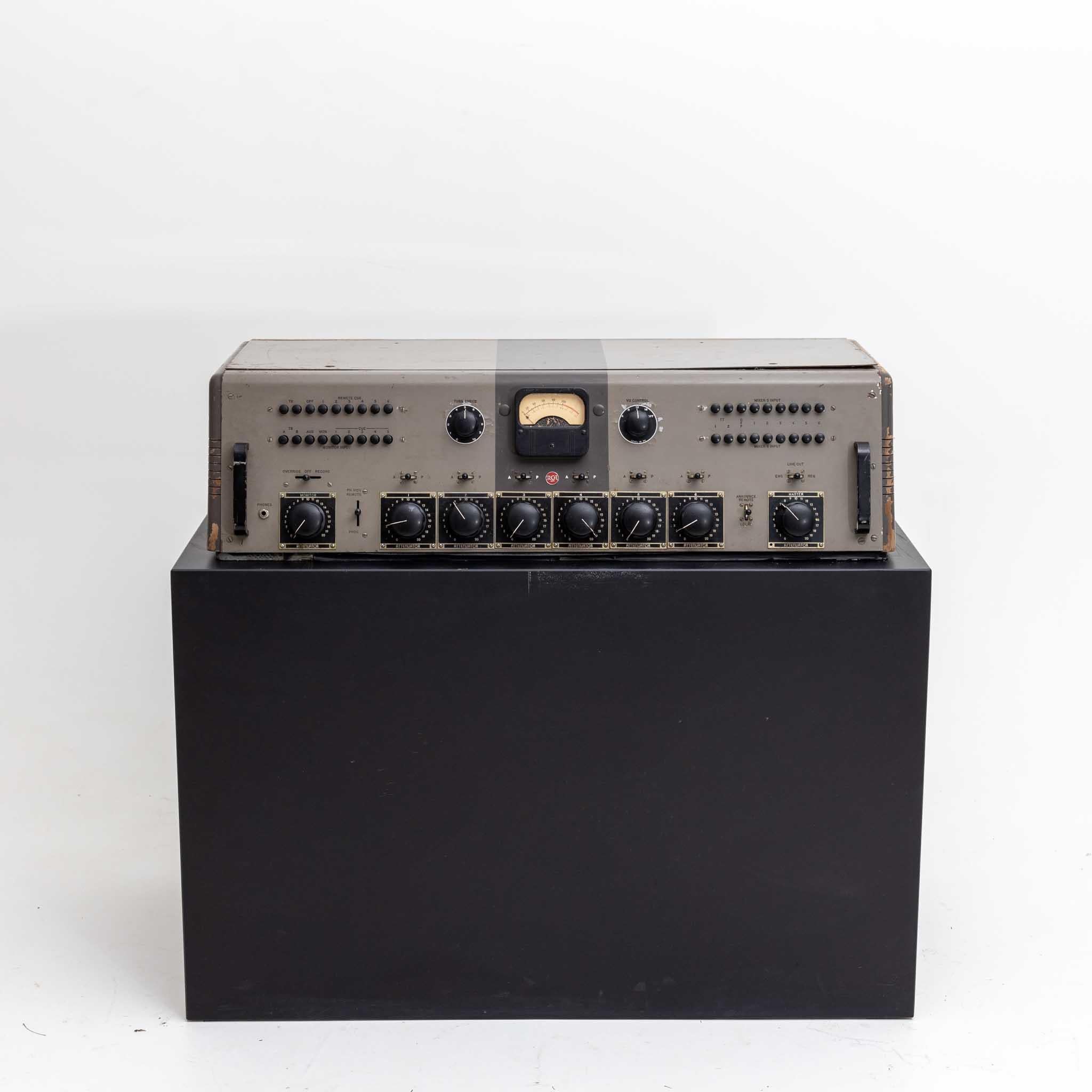 Studio A Consolette tipo RCA 76-B4, Alabama, circa 1950 in vendita 4