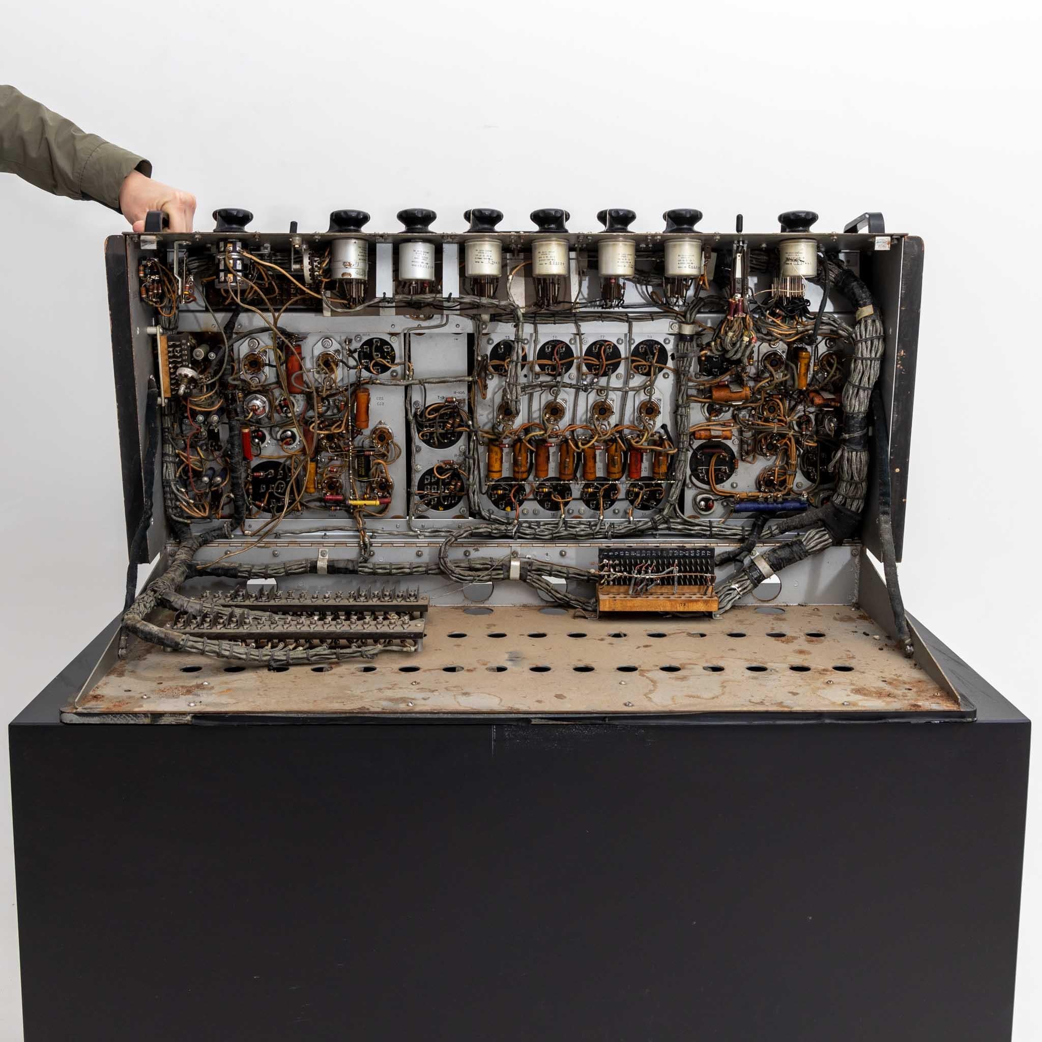 Studio A Consolette tipo RCA 76-B4, Alabama, circa 1950 in vendita 5