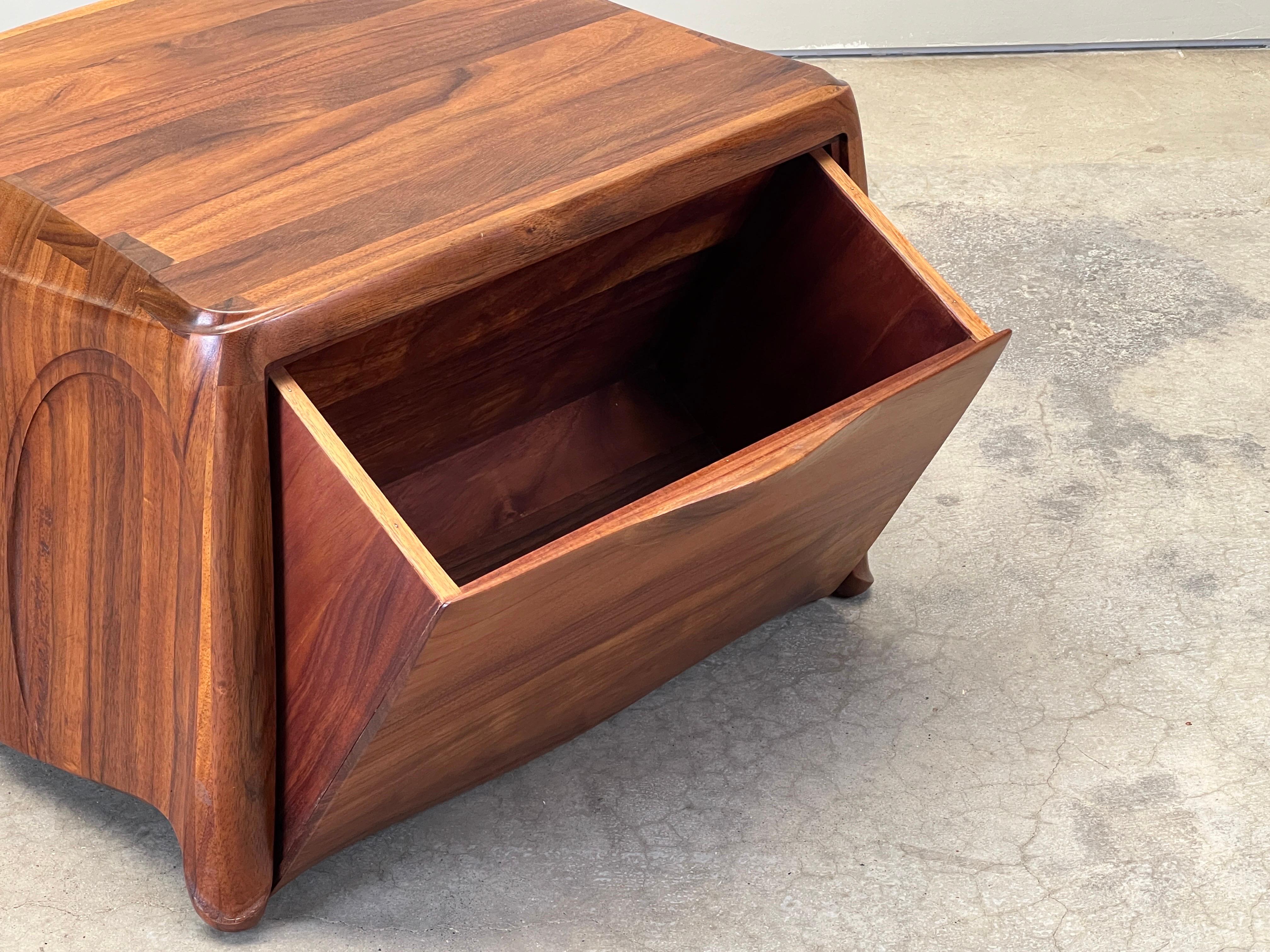 Studio A Magazine Cabinet / Tavolo in vendita 4