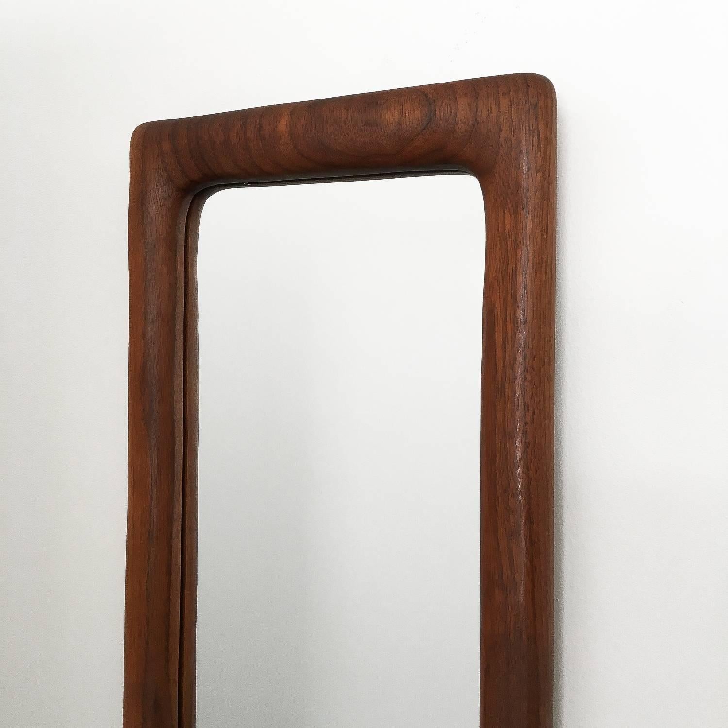 Studio Craft Movement Carved Sculptural Walnut Wall Mirror In Excellent Condition In Chicago, IL