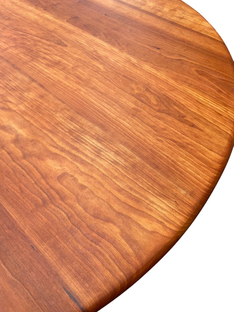 Studio Craft Round Solid Cherry Dining table by Charles Shackleton Vermont In Good Condition For Sale In BROOKLYN, NY