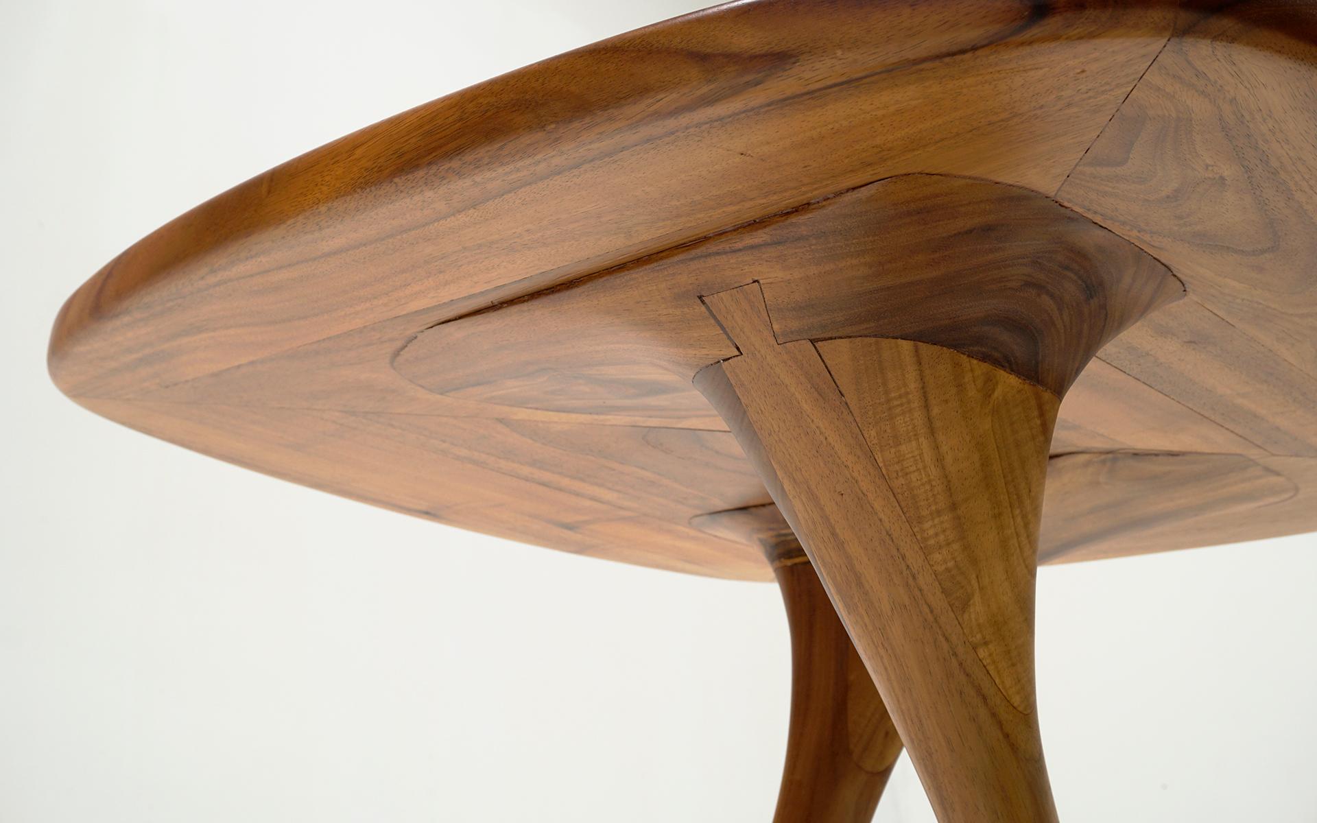 Mesa pequeña de comedor/cocina Studio Craft. Twisted Leg Design. Retorneado por expertos. finales del siglo XX en venta