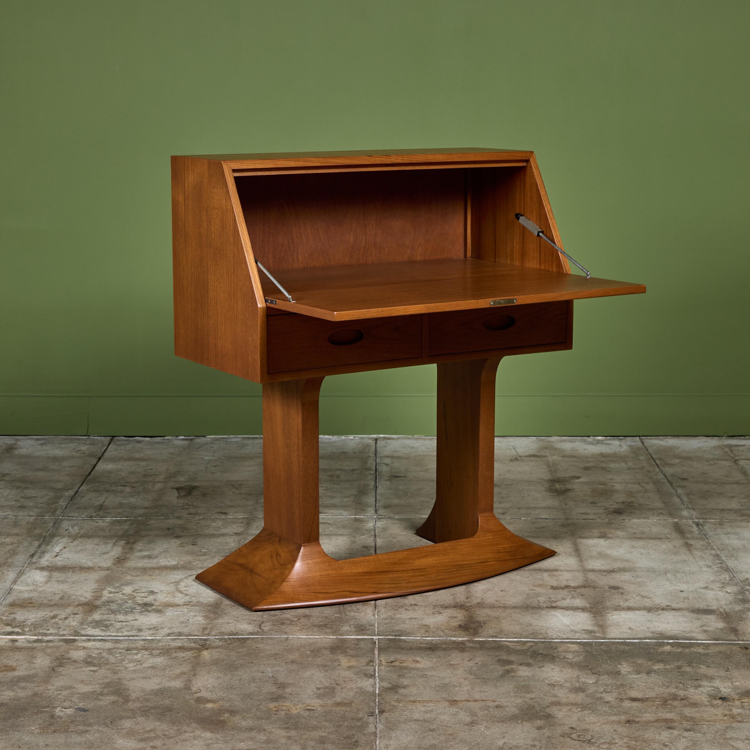 Mid-Century moderno Studio A Teak - Scrivania in Teak in vendita