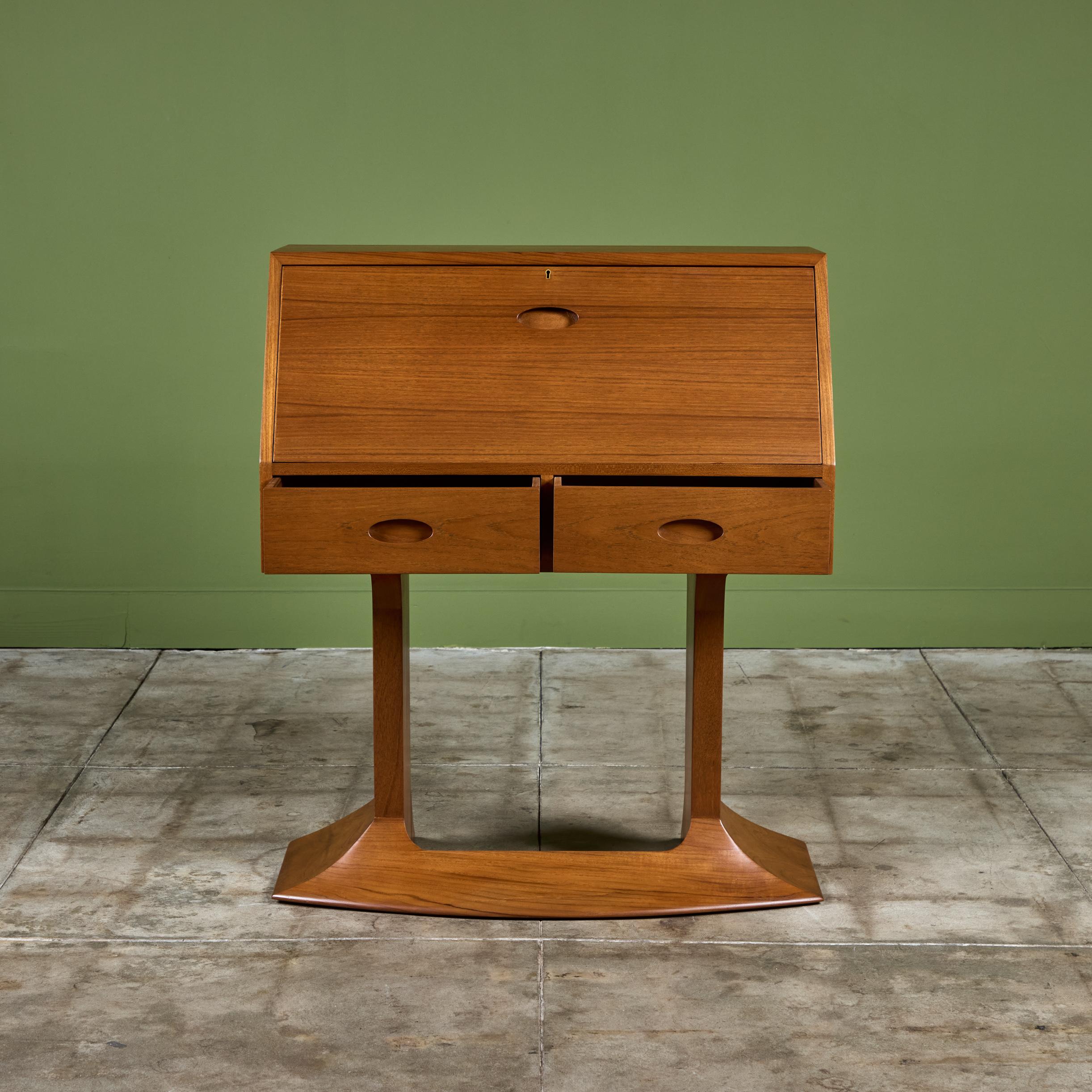 XX secolo Studio A Teak - Scrivania in Teak in vendita