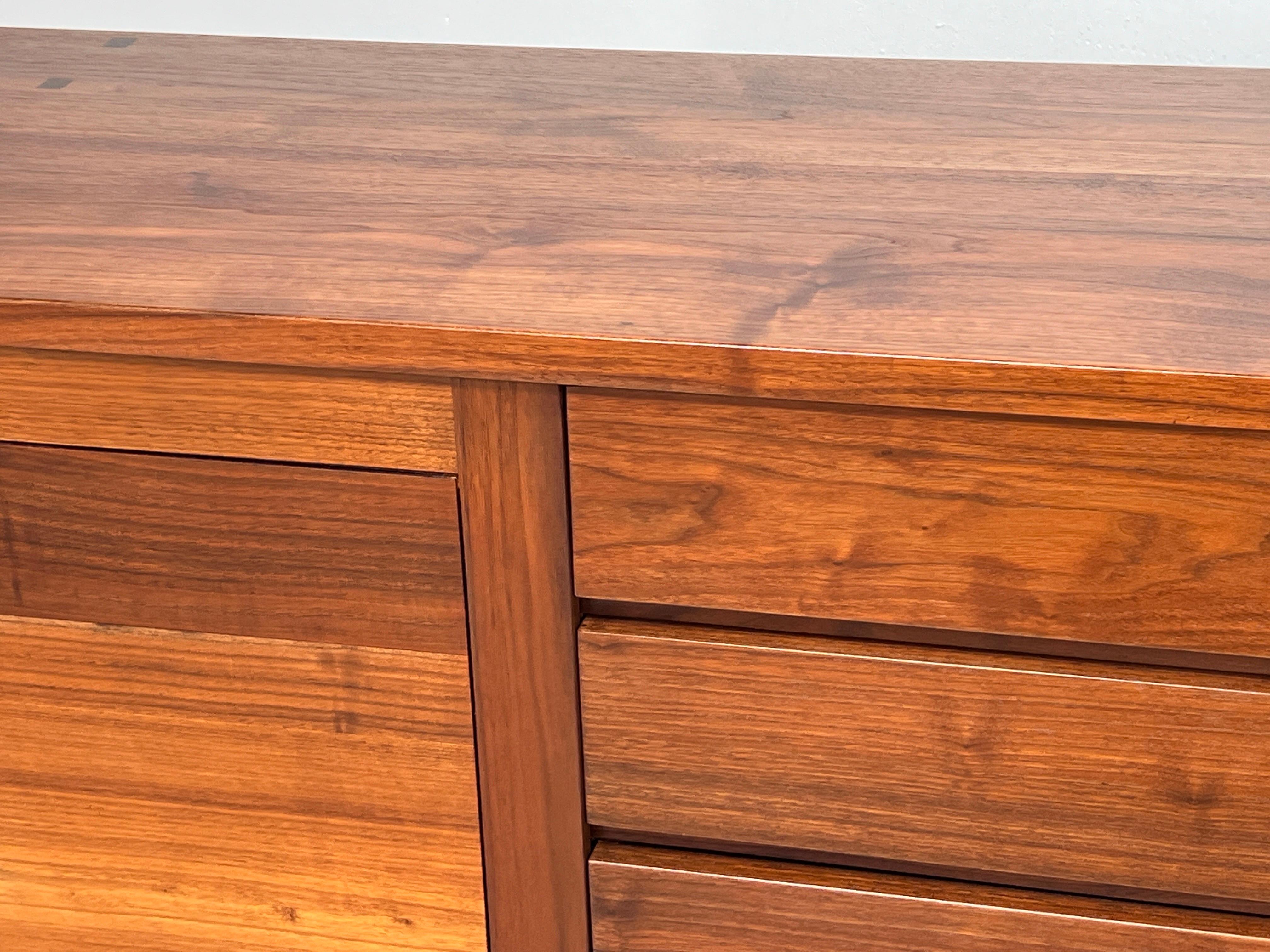 Studio A Cabinet in noce in vendita 10