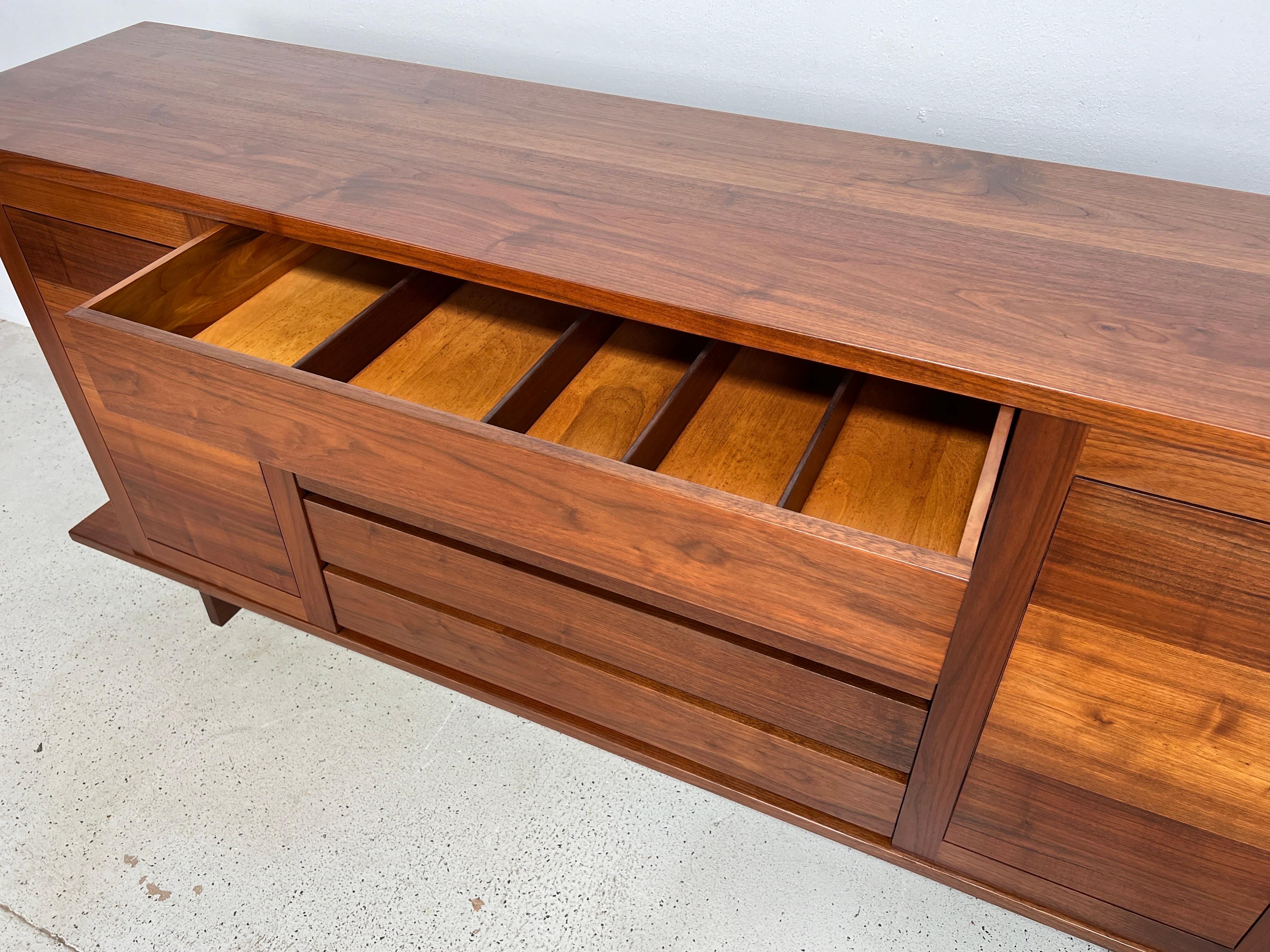 Studio A Cabinet in noce in vendita 3