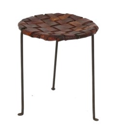 Studio Craft Hocker aus gewebtem Leder und Eisen von Lila Swift und Donald Monell