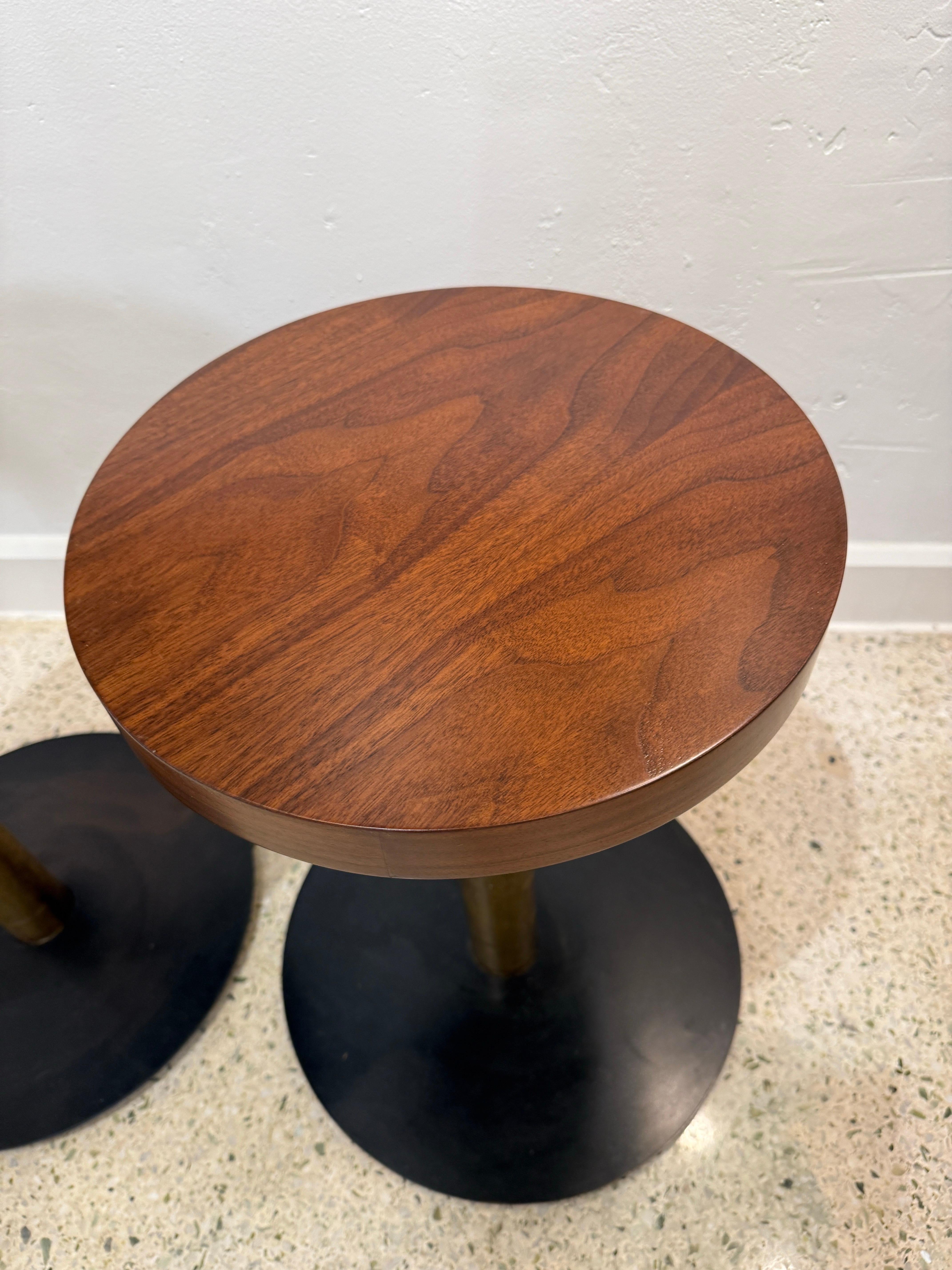 Paire de tables d'appoint Studio Craft en bronze, Oak Oak et fer noirci en vente 1