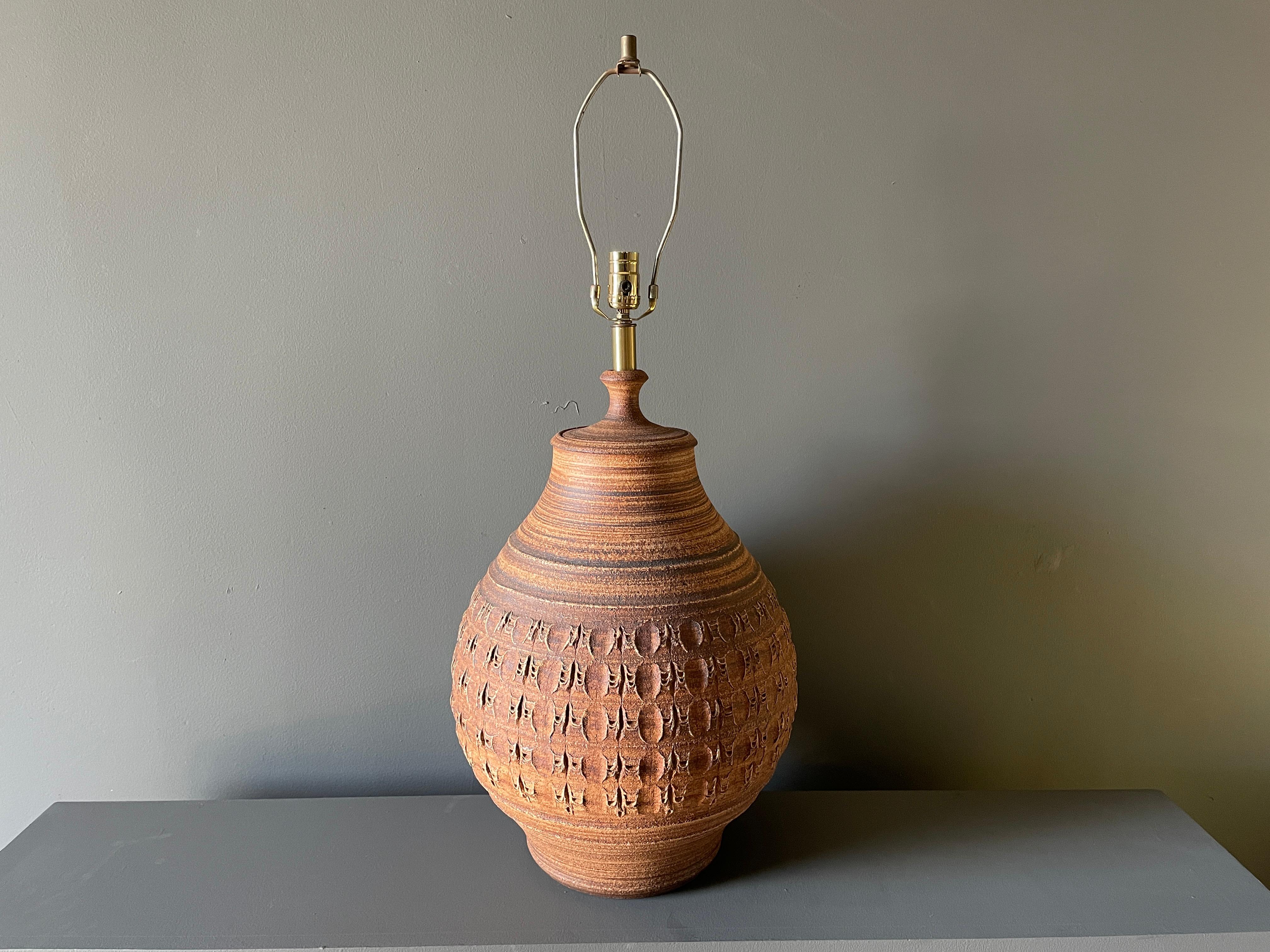 Mid century lamp by Bob Kenzie for Affiliiated Craftsmen, circa 1960s. Beautiful texture and rough matte glazing.