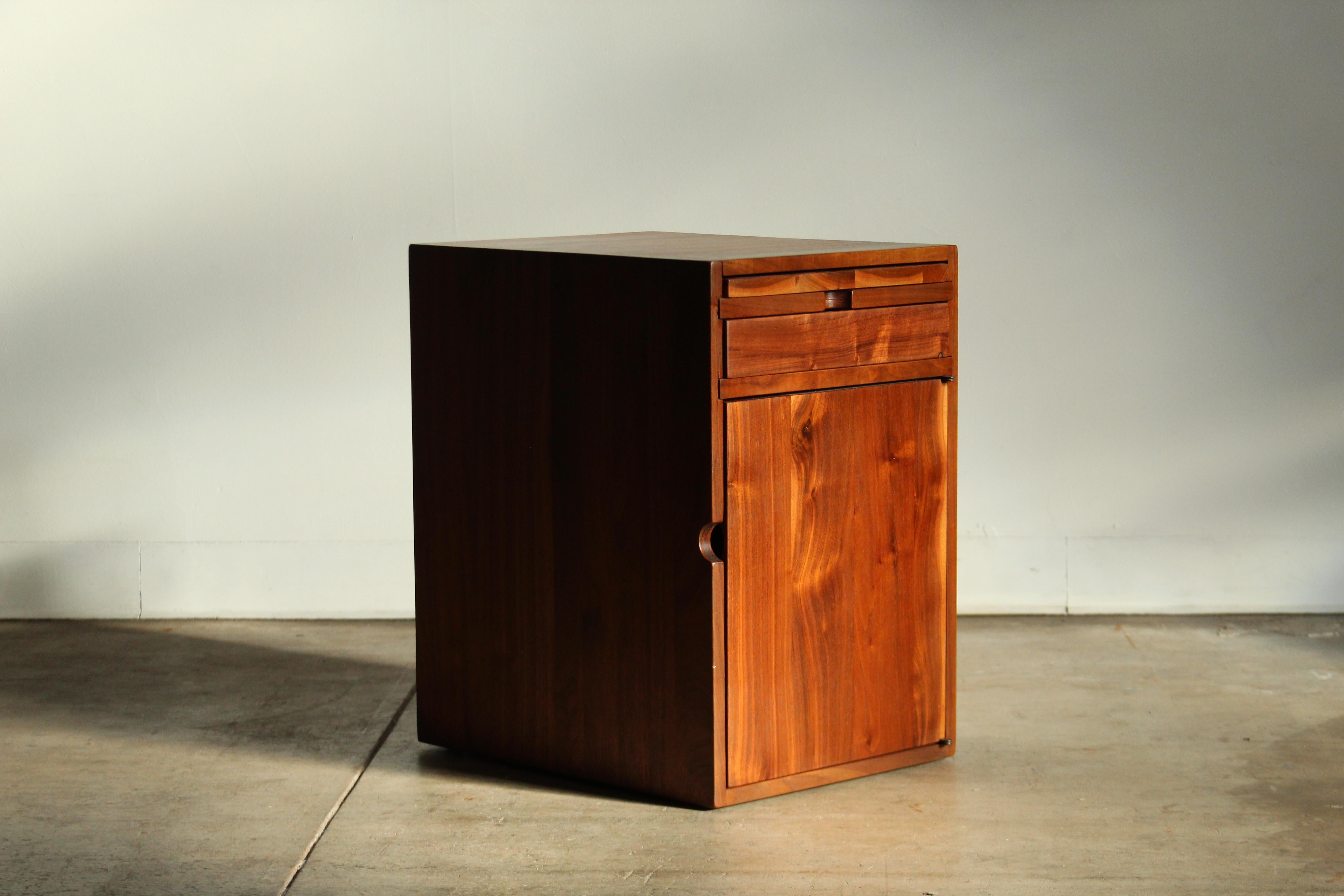 Studio Crafted Claro Walnut End Table, 1970s For Sale 8