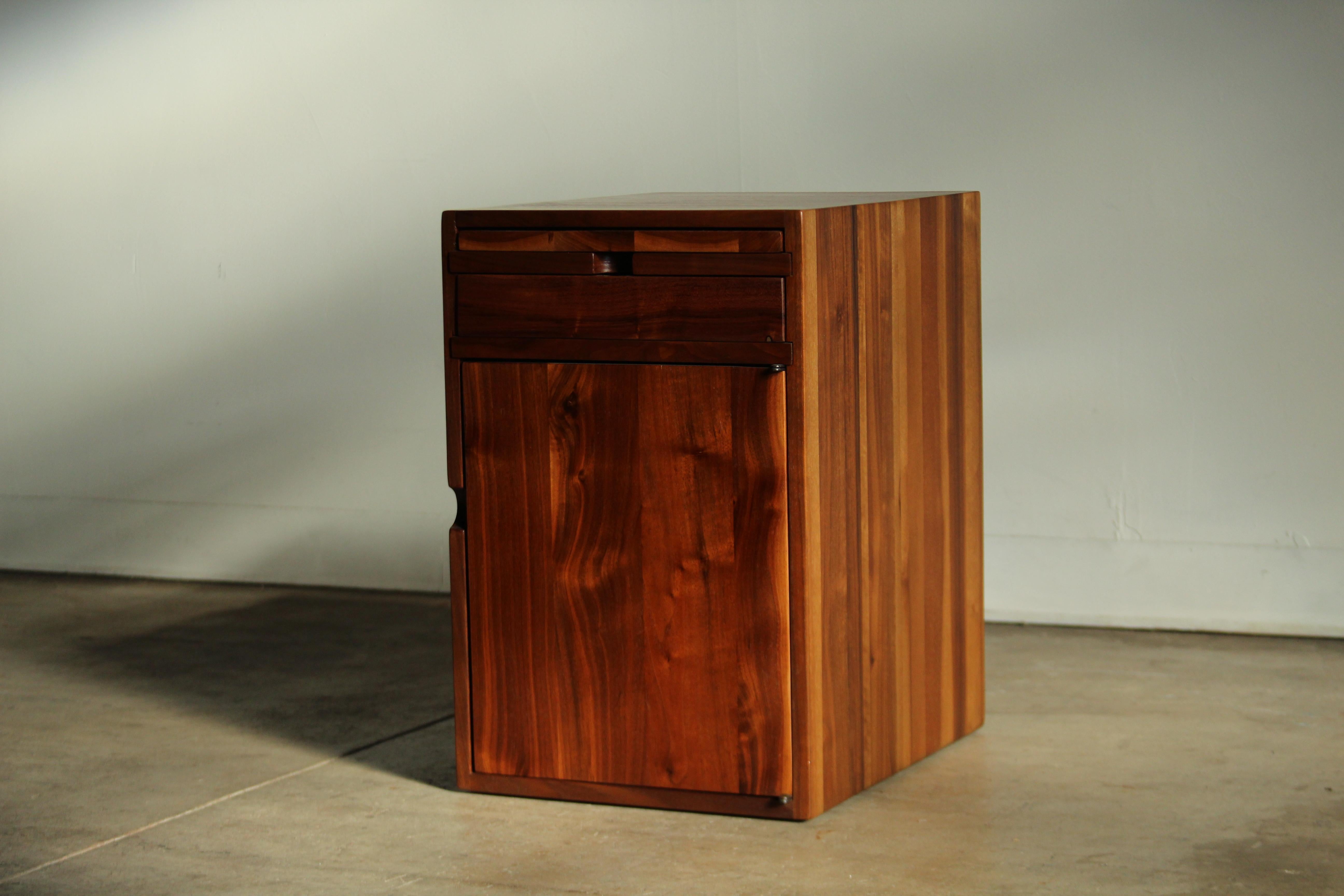 Aesthetic Movement Studio Crafted Claro Walnut End Table, 1970s For Sale