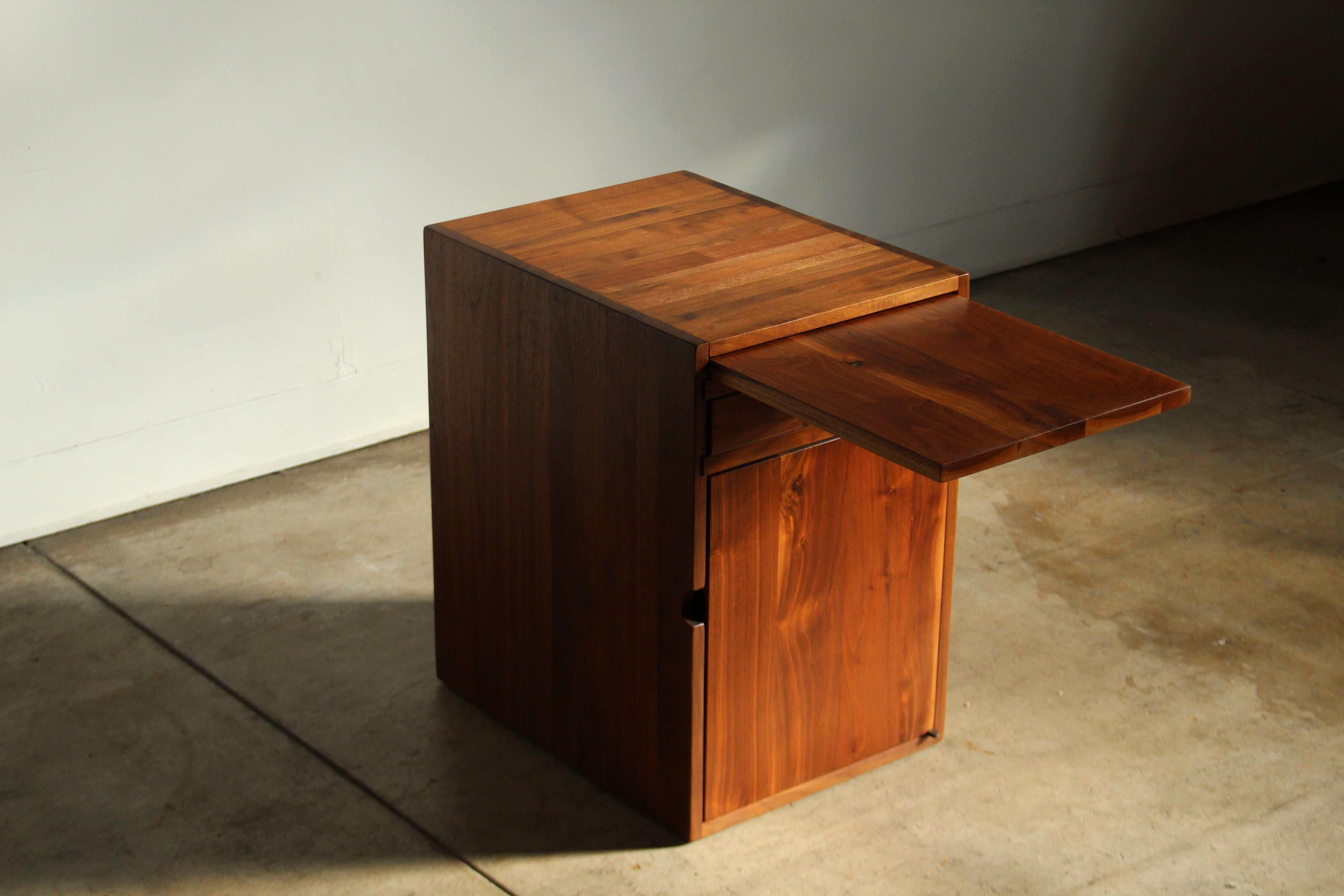 Studio Crafted Claro Walnut End Table, 1970s For Sale 3