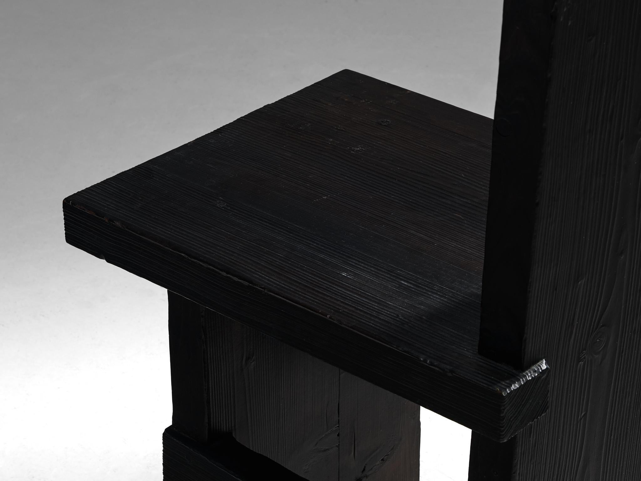 Studio D A. Chaise brutaliste en bois massif foncé Bon état - En vente à Waalwijk, NL