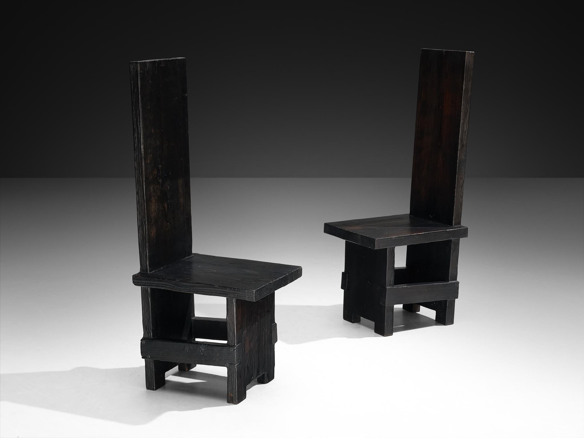 Sillas Brutalistas Studio D Italy de Pino Macizo Oscurecido Italiano en venta