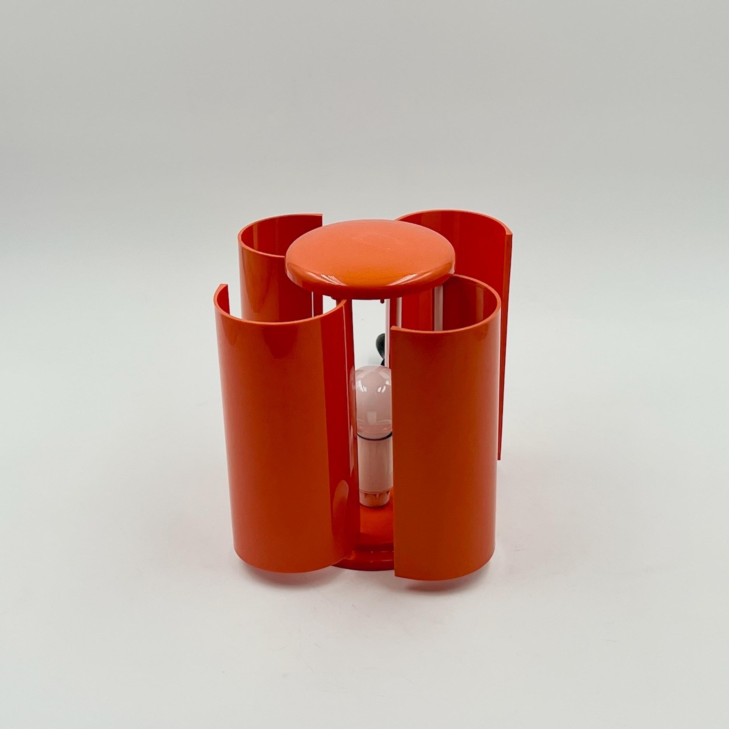 Studio D.A. Lamperti Table Lamp in Orange Plastic - Mid Century Modern Icon In Good Condition In San Benedetto Del Tronto, IT