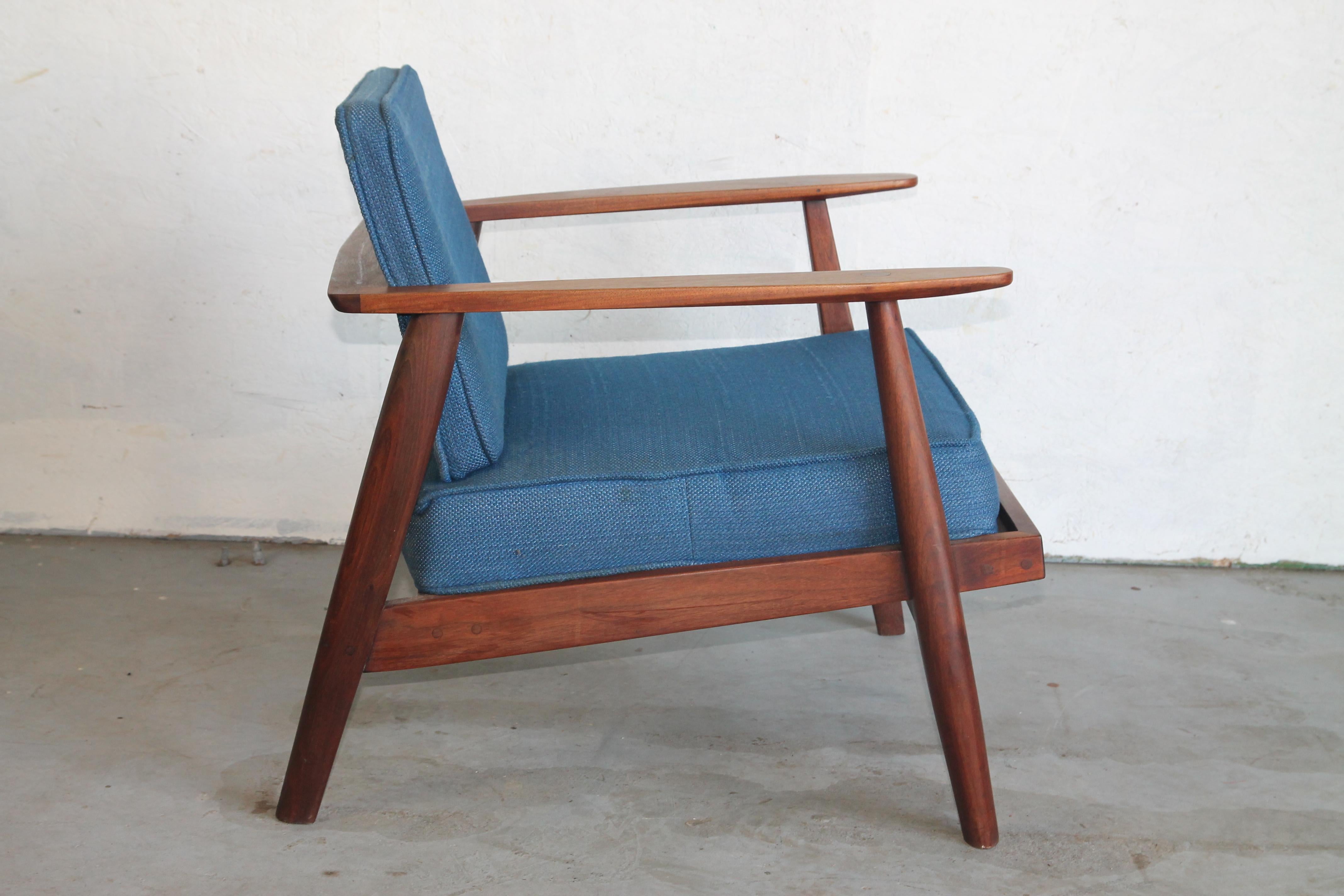 Studio Designed Midcentury Lounge Chair In Good Condition For Sale In Asbury Park, NJ