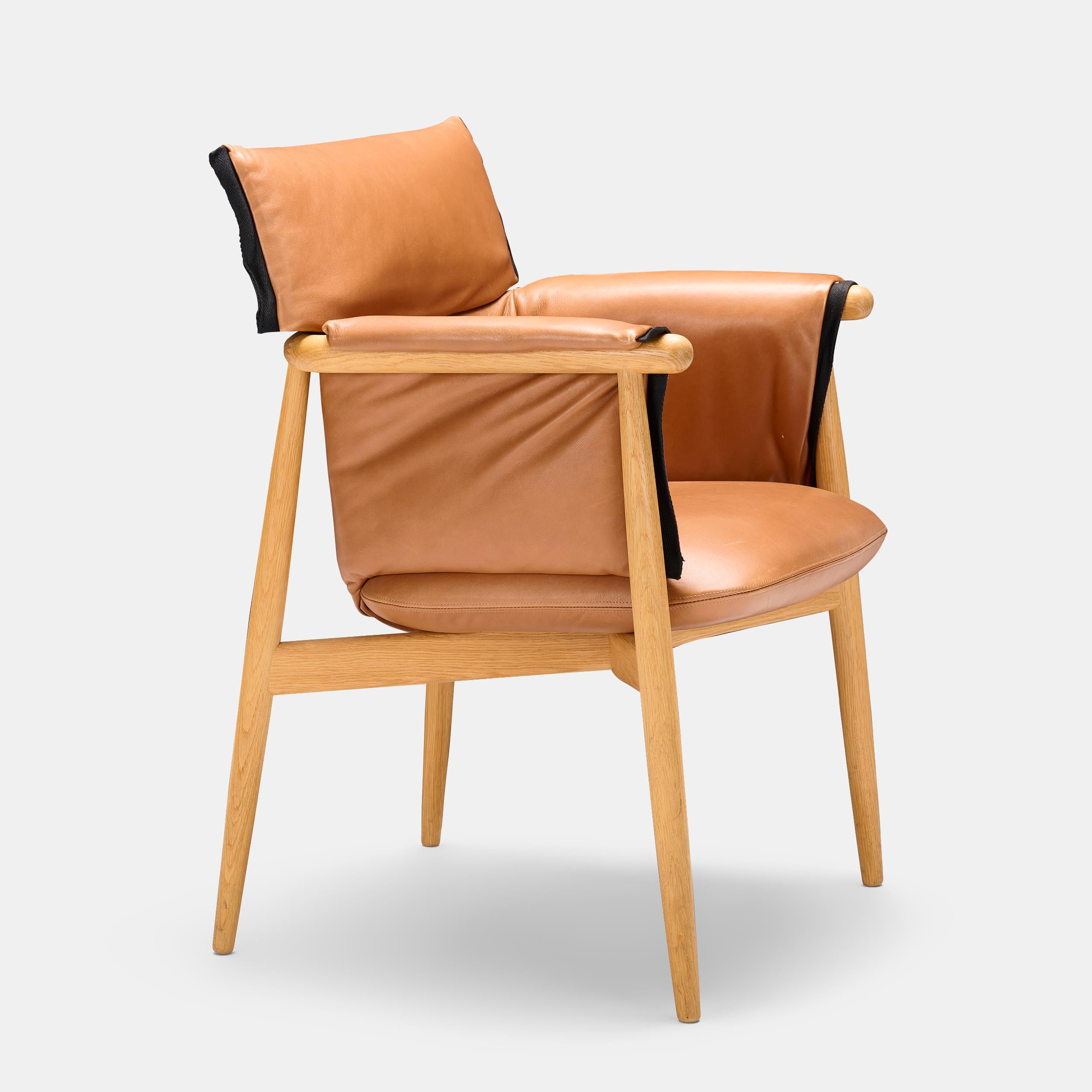 Studio Eoos model e005 Embrace chair for Carl Hansen 
Son Denmark, 2015 en vente
