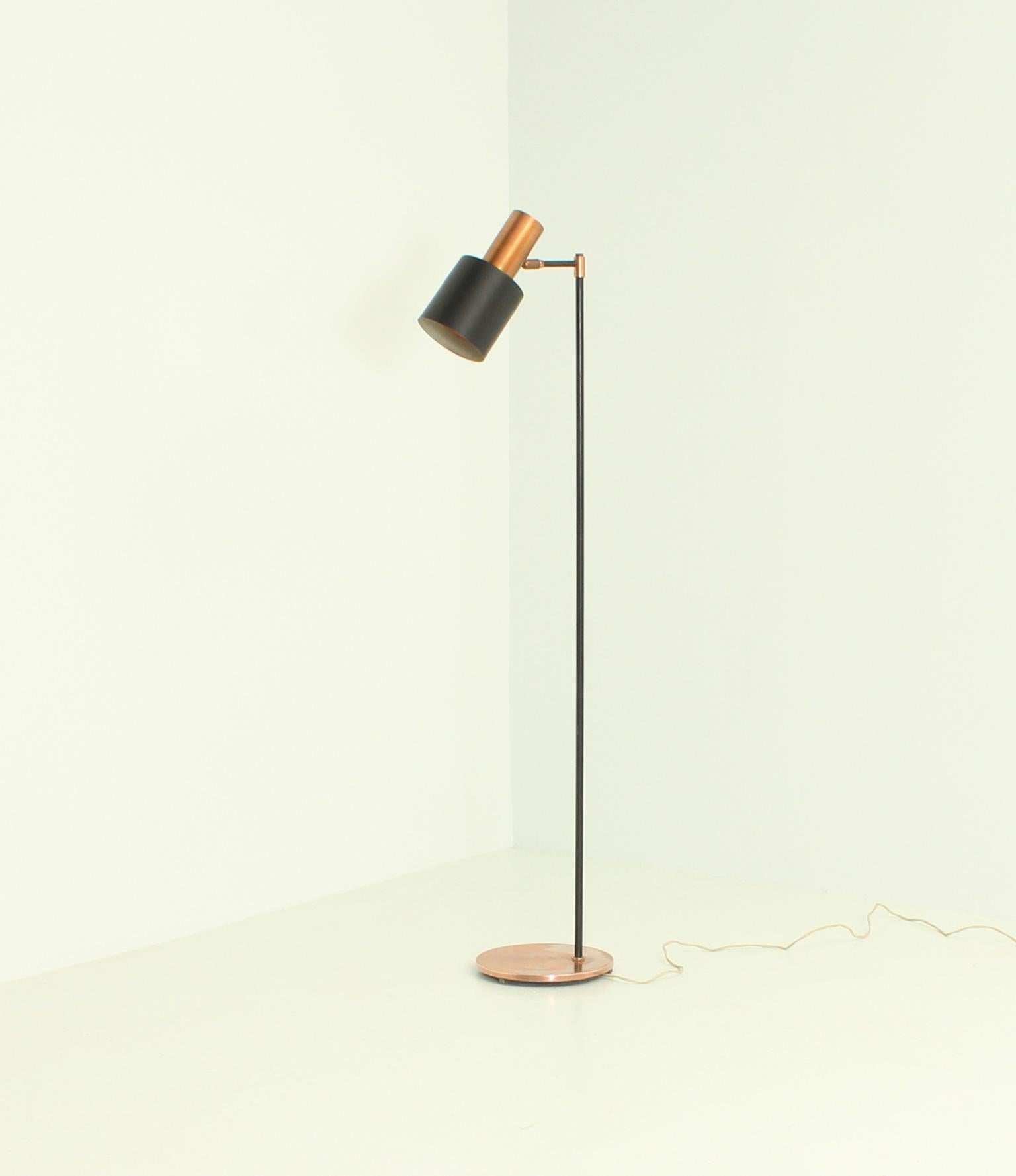 Floor table lamp model Studio designed in 1960's by Jo Hammerborg for Fog & Mørup, Denmark. Edition in copper and black lacquered metal.