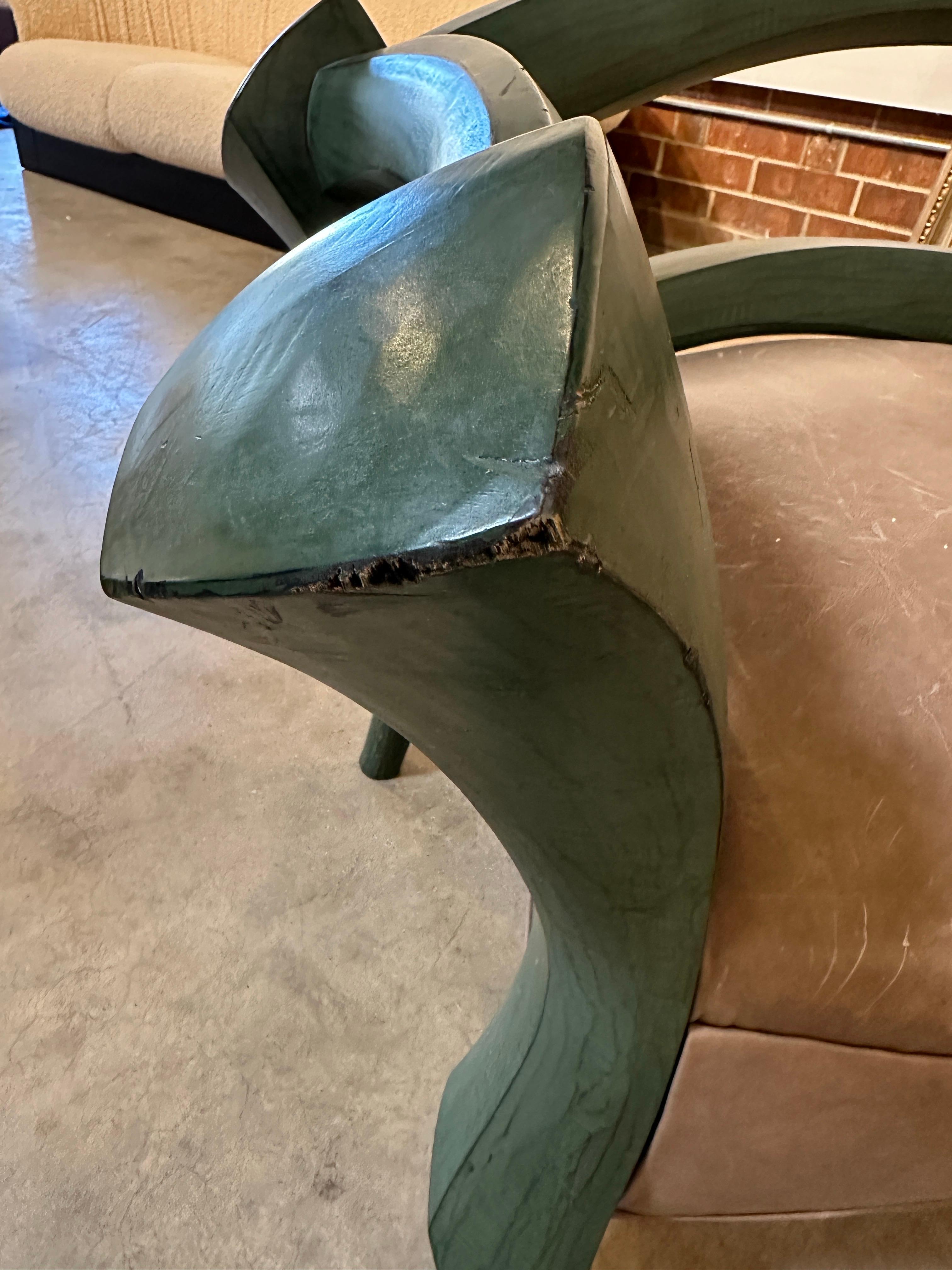 Studio Möbel, Craft Made Settee oder Bank, Holz und Leder (20. Jahrhundert) im Angebot