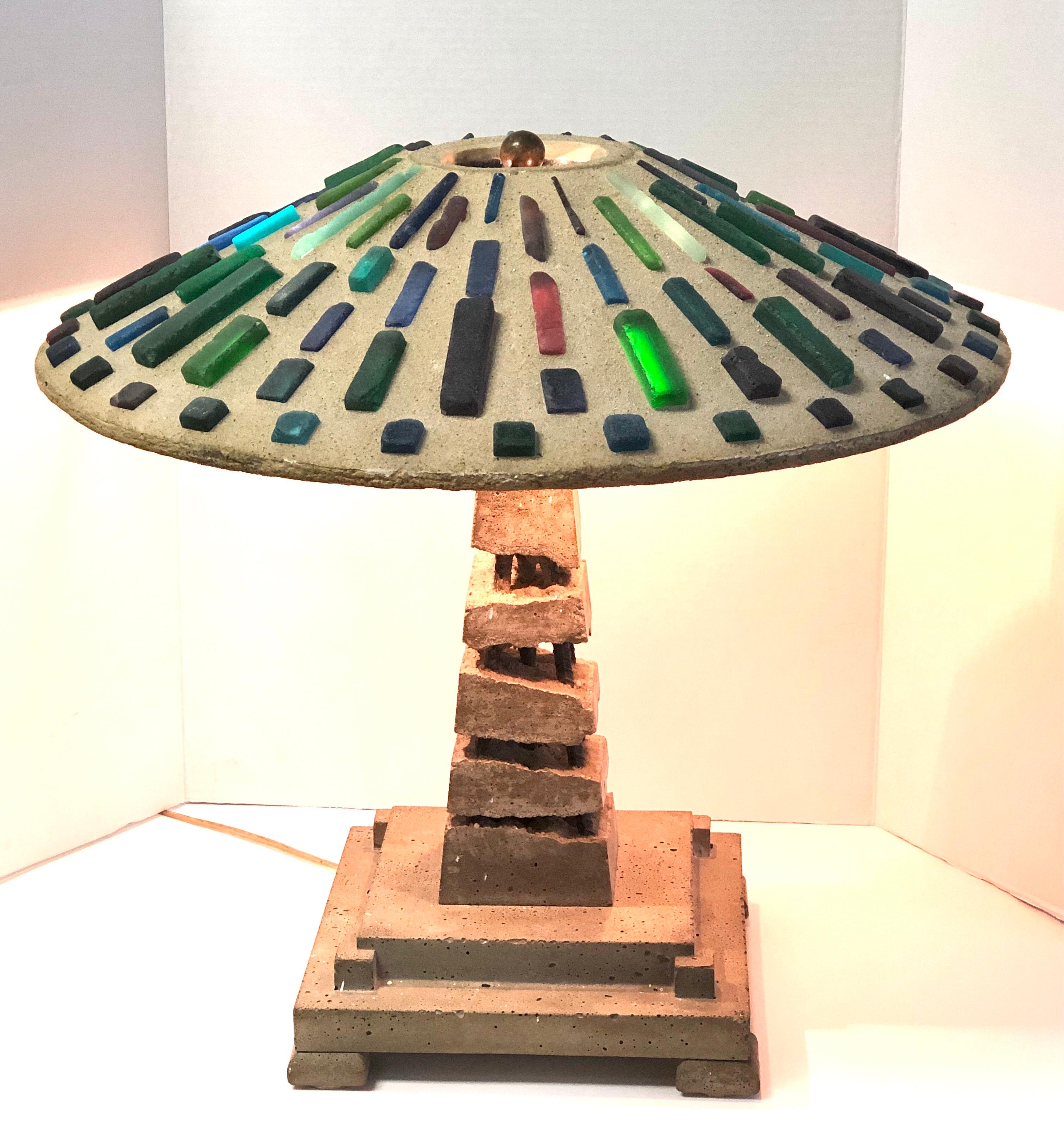 XXIe siècle et contemporain Lampe de table sculpturale en verre et béton de Studio en vente