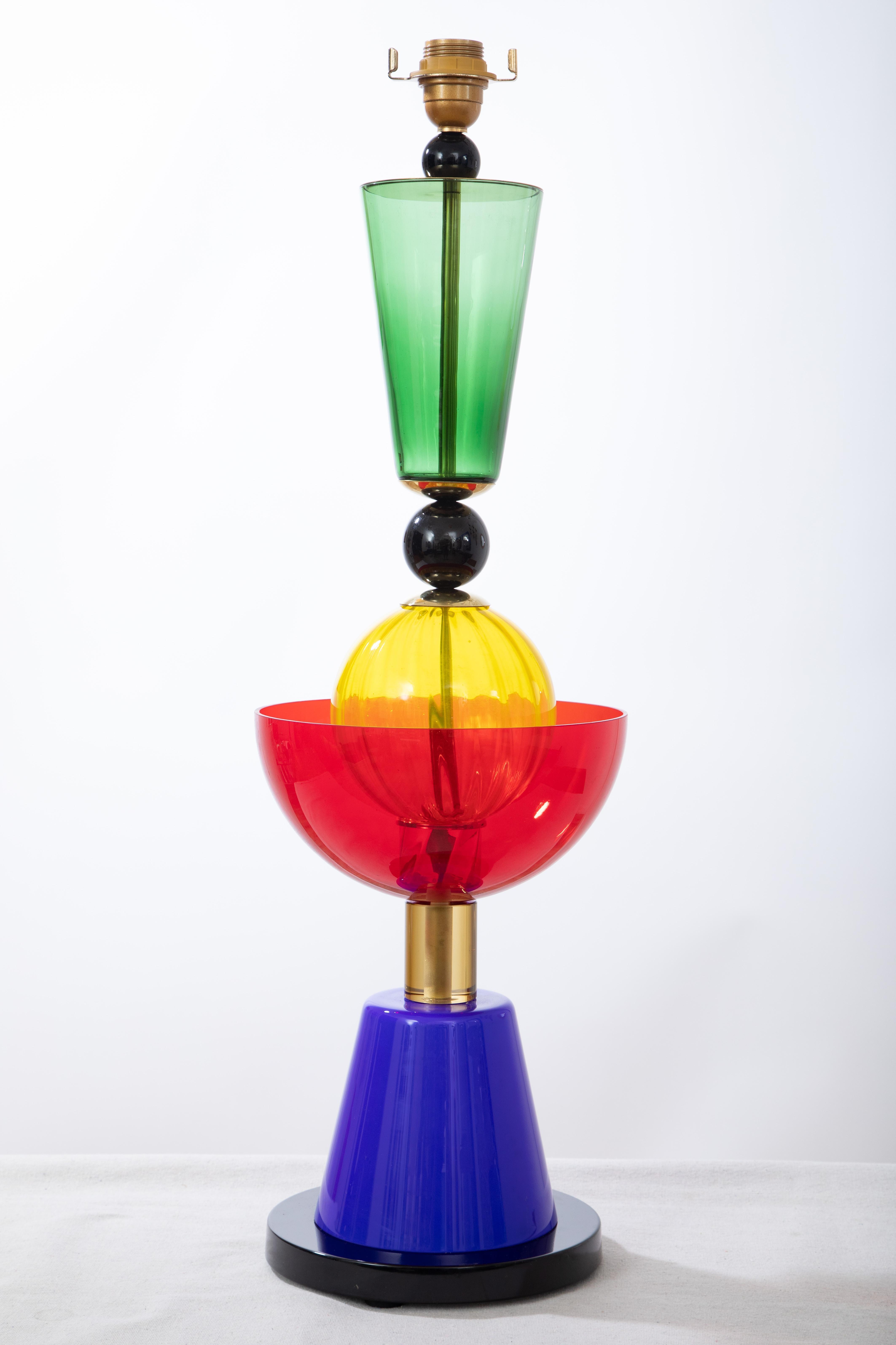 Moderne Lampe de bureau en verre de style Memphis de Studio, Italie, en stock en vente