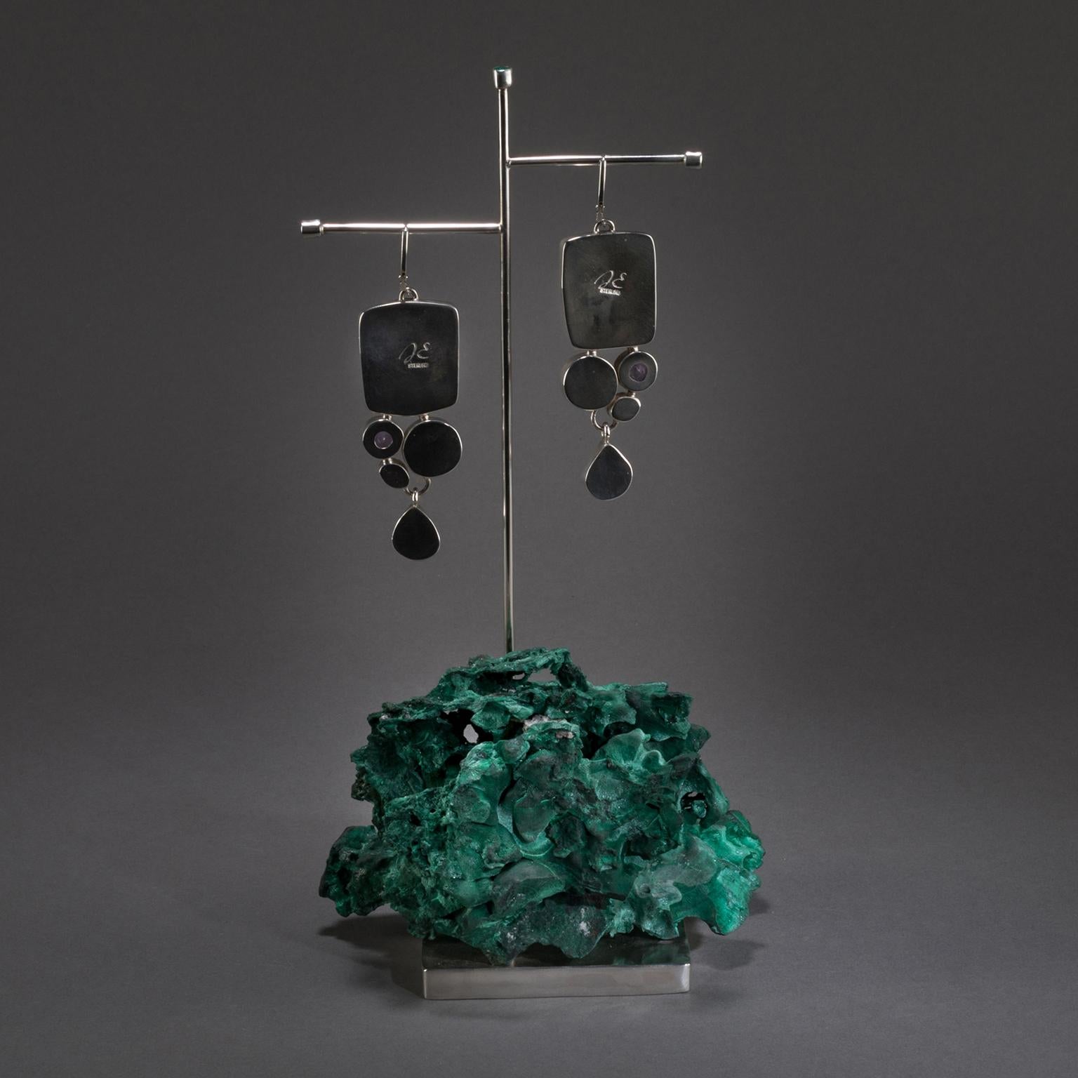 Moderne Studio Greytak, boucles d'oreilles Royston Turquoise sur malachite, émeraude et quartz rose en vente