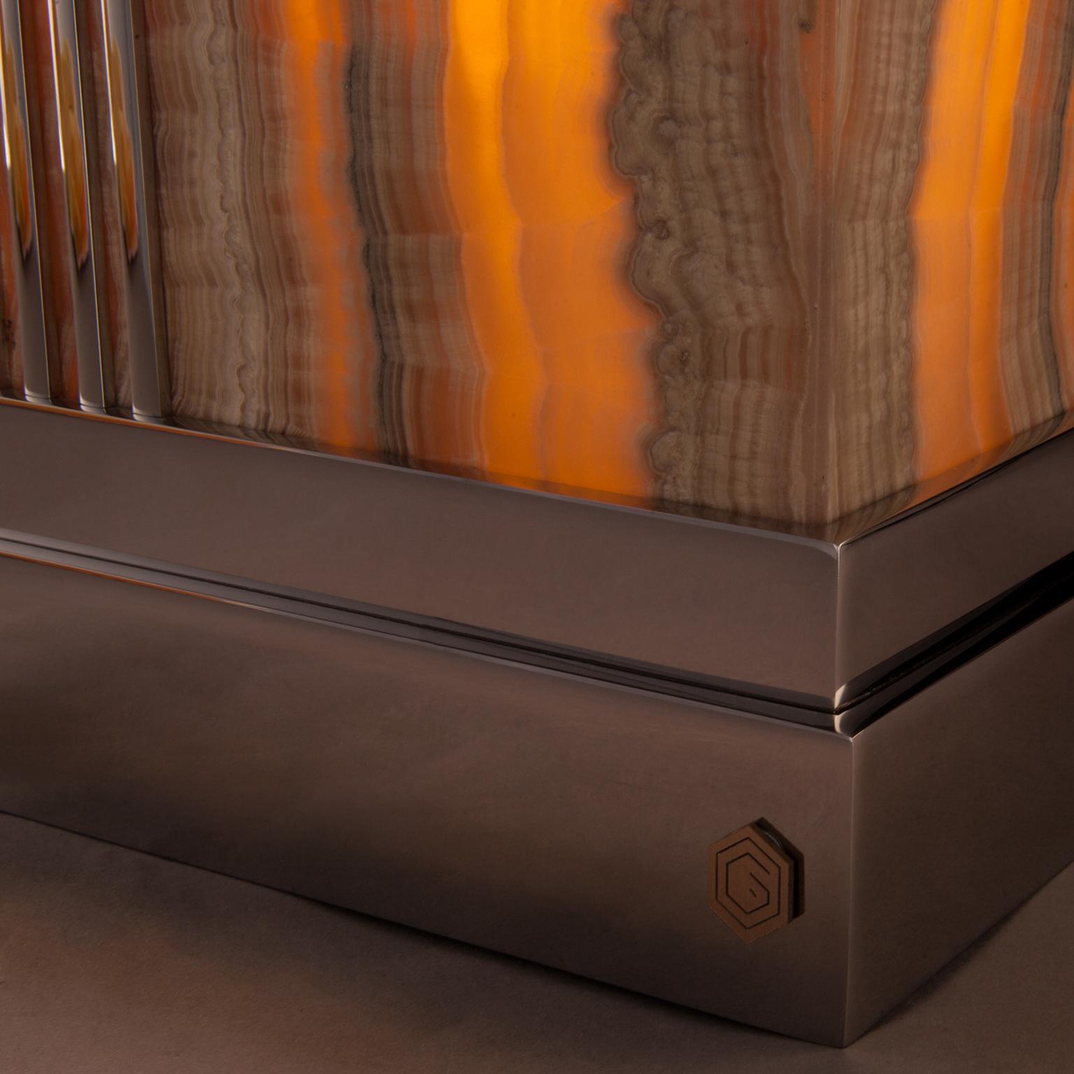 American Studio Greytak 'Skyline Glo Table' Aragonite 'Onyx' and Aluminum Table/Lamp