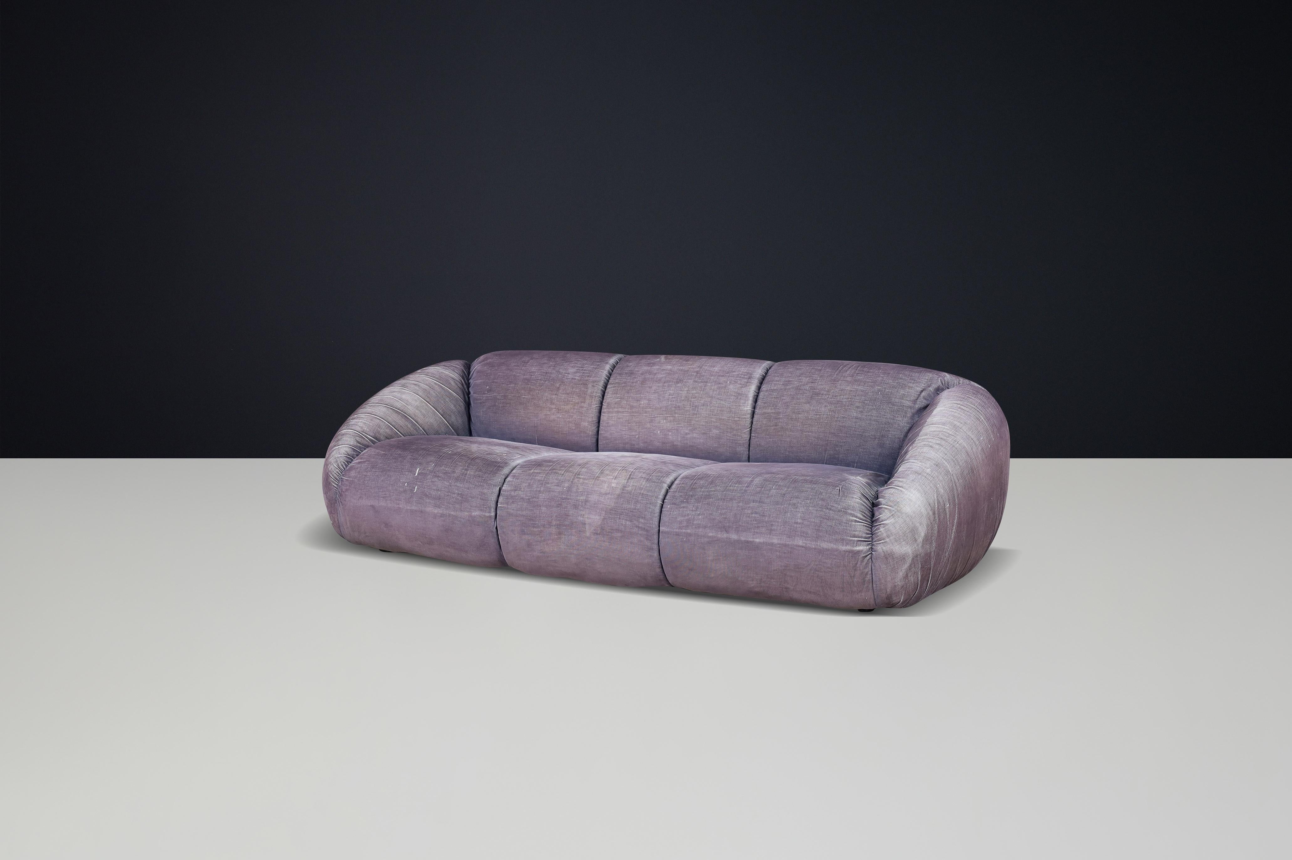 Sofa 3 places Studio Gruppo 14 T.E.E.E. par Busnelli, Italie, 1970

Ce canapé exceptionnel, fabriqué par la célèbre entreprise italienne Busnelli, est une trouvaille remarquable en raison de sa rareté. Le T.E.E. a été conçu de manière réfléchie par