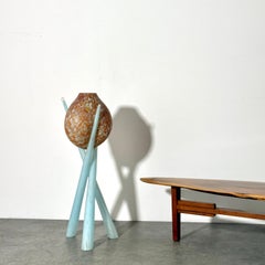 Studio Vessel Sculpture en verre soufflé à la main sur base tripode par Drew Smith années 1980