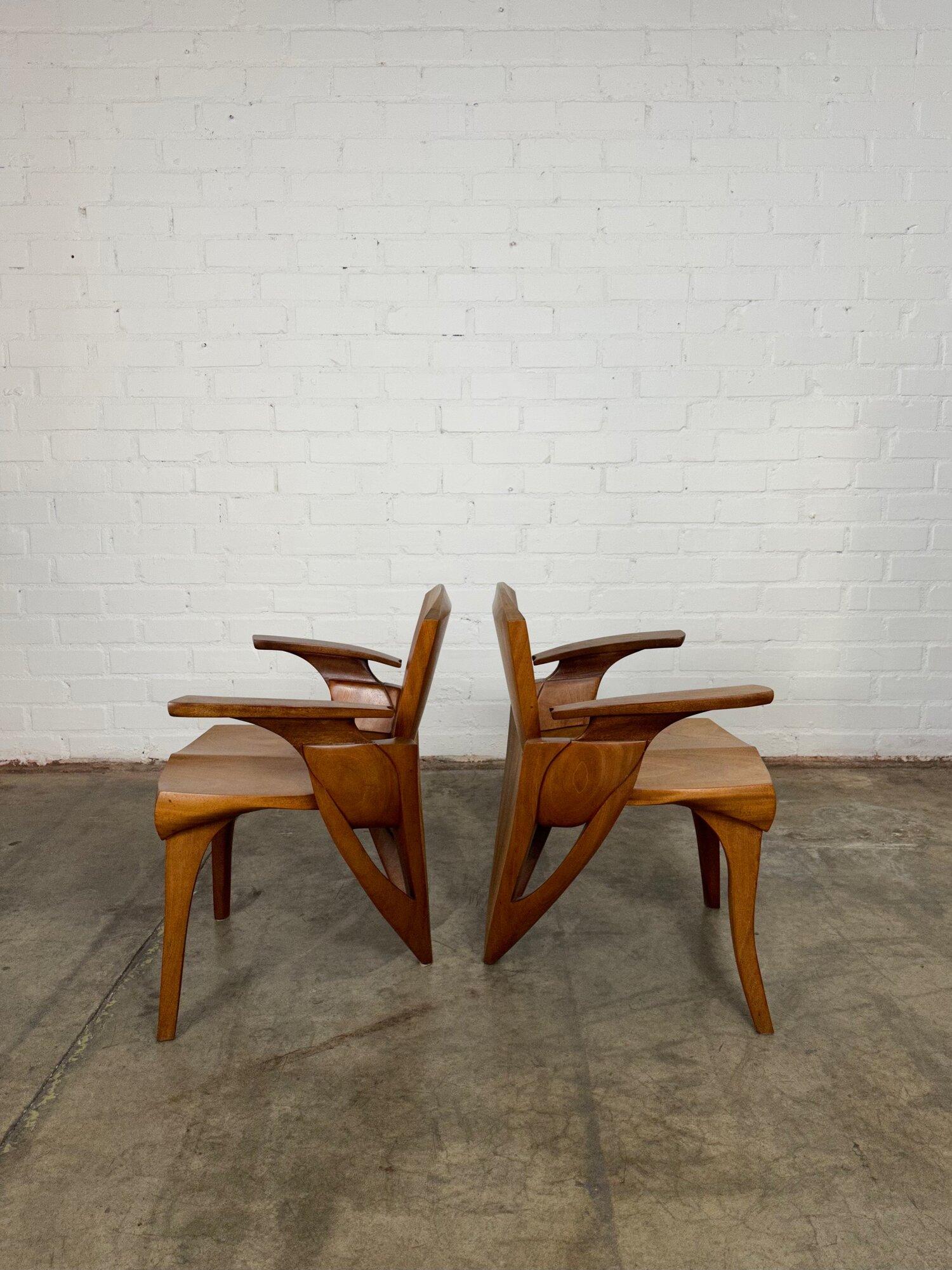 Handgefertigte Beistellstühle im Studio-Stil -pair im Angebot 9
