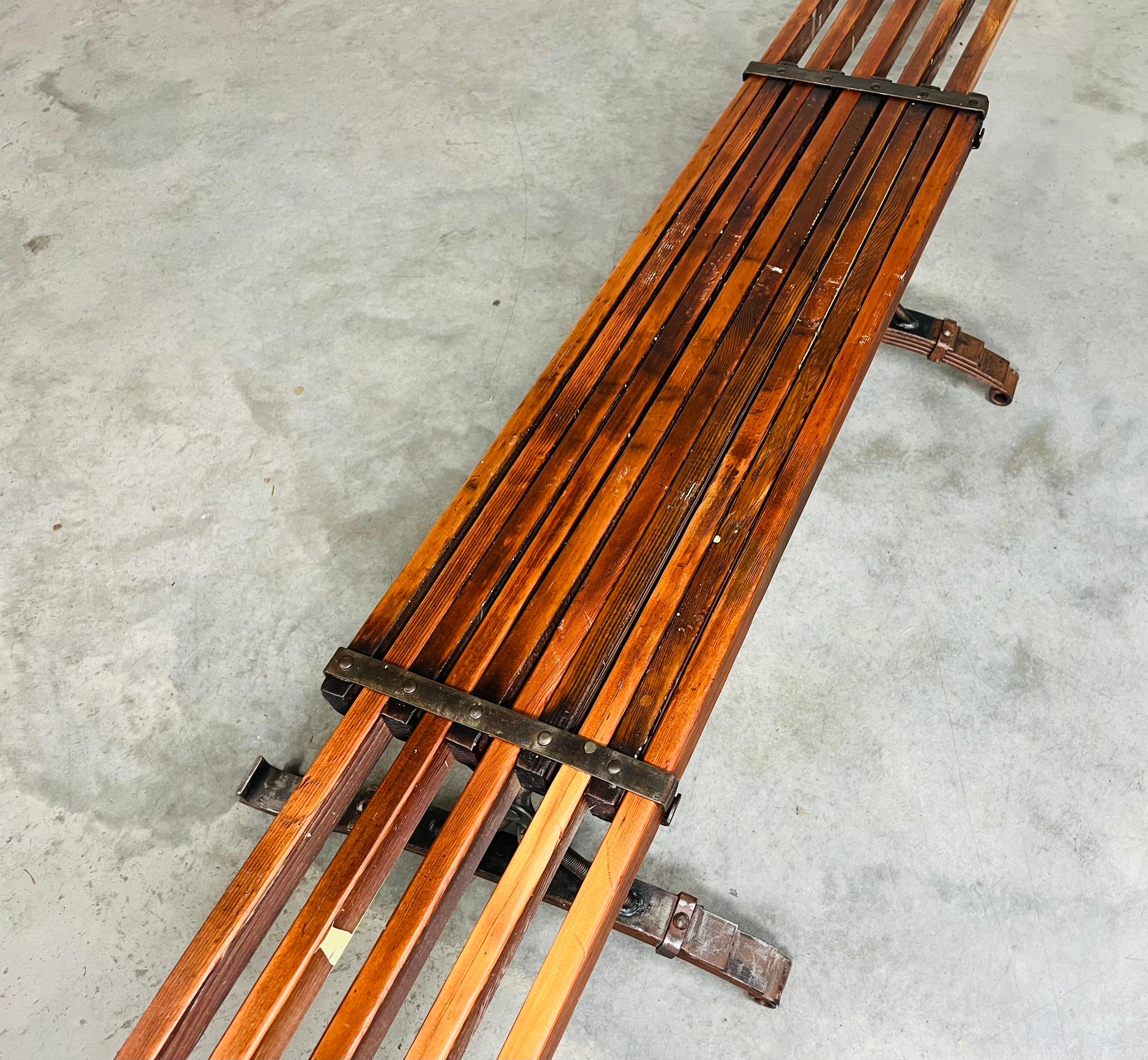 Studio Industrial Steam-Punk Banco de láminas extensible de roble y acero en venta 6