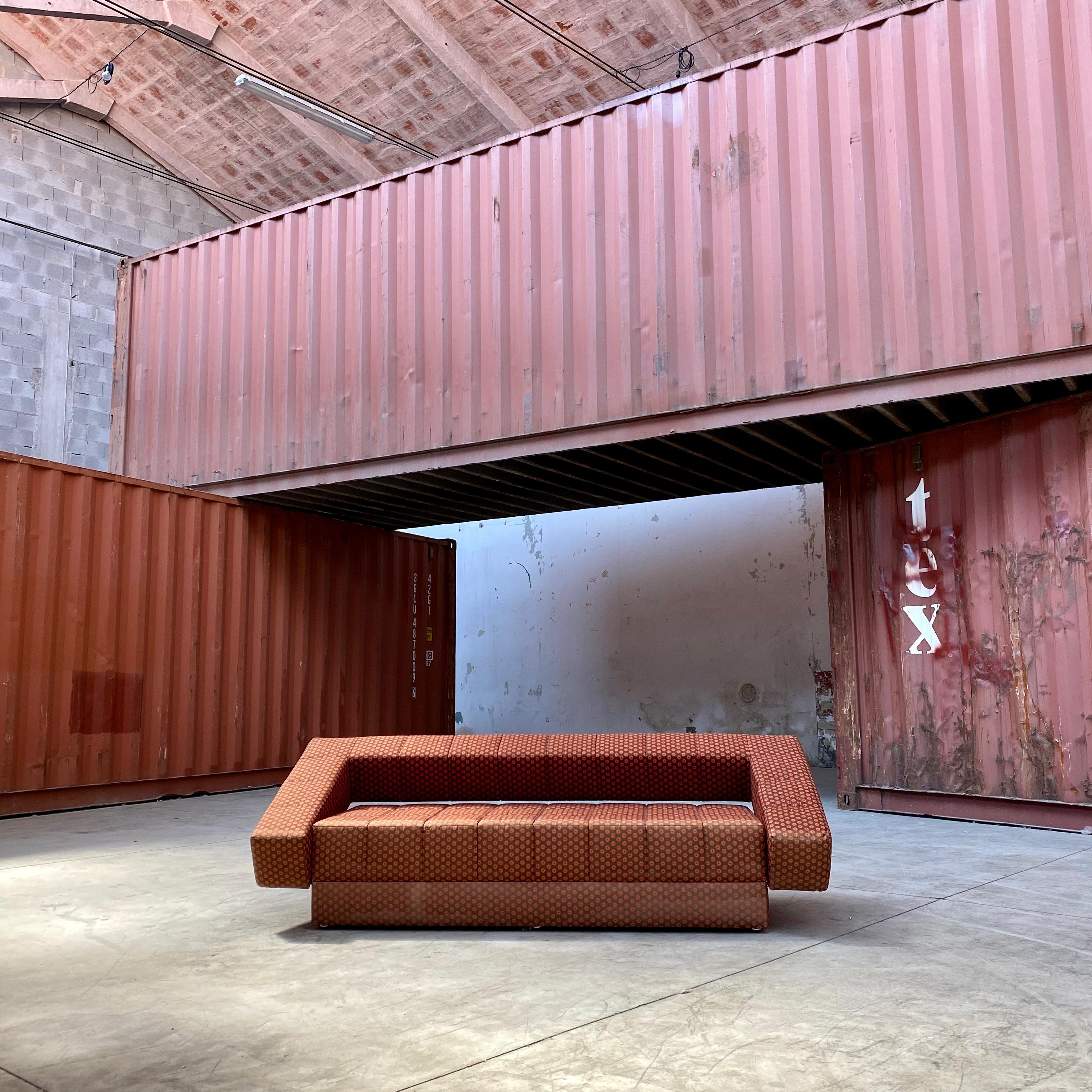 Designed by Studio Internotredici in 1975, Carlo Bimbi, Nilo Gioacchini Carlo Ferrara

Presented for the first time at the Salone del Mobile in Milan in 1975, Quadrone revolutionizes home living rules by proposing a new domestic living philosophy.