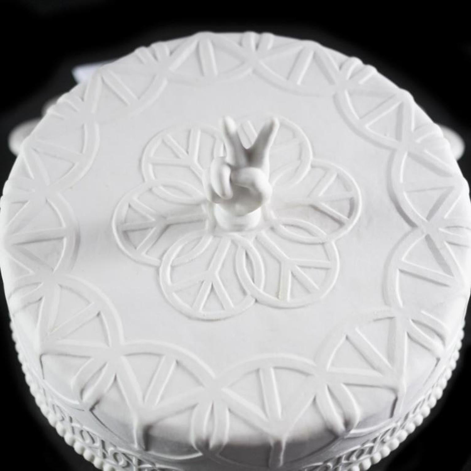 Studio Job Cake of Peace Biscuit Porcelain Centerpiece In Good Condition In Roma, IT