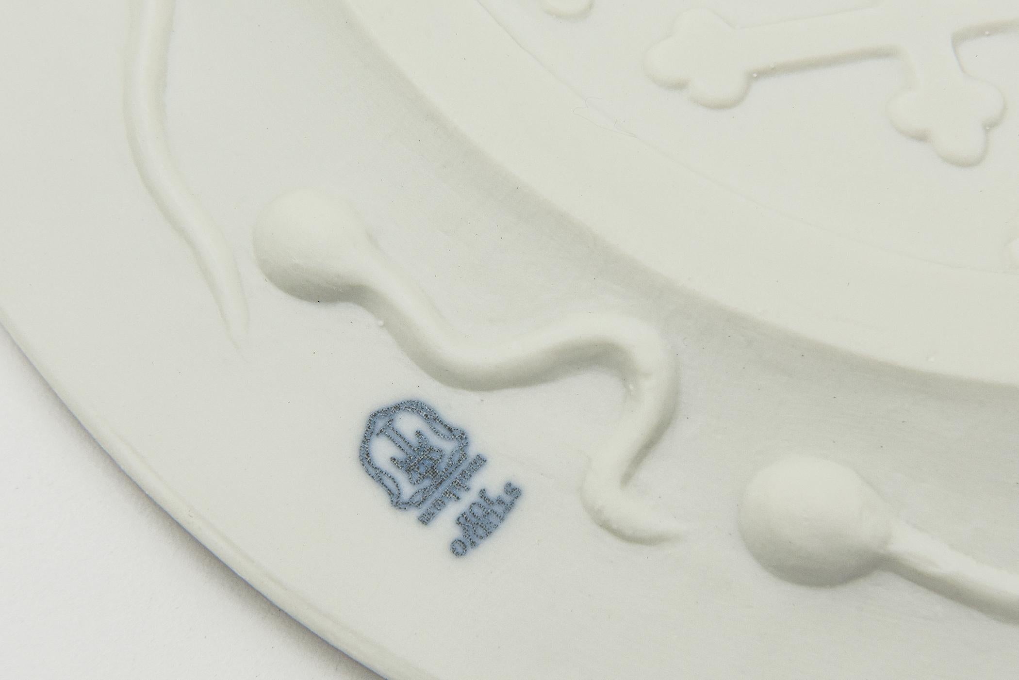Texturiertes Relief-Teller aus weißem, mattem Porzellan, Studio Job für Makkum Pottery im Angebot 5