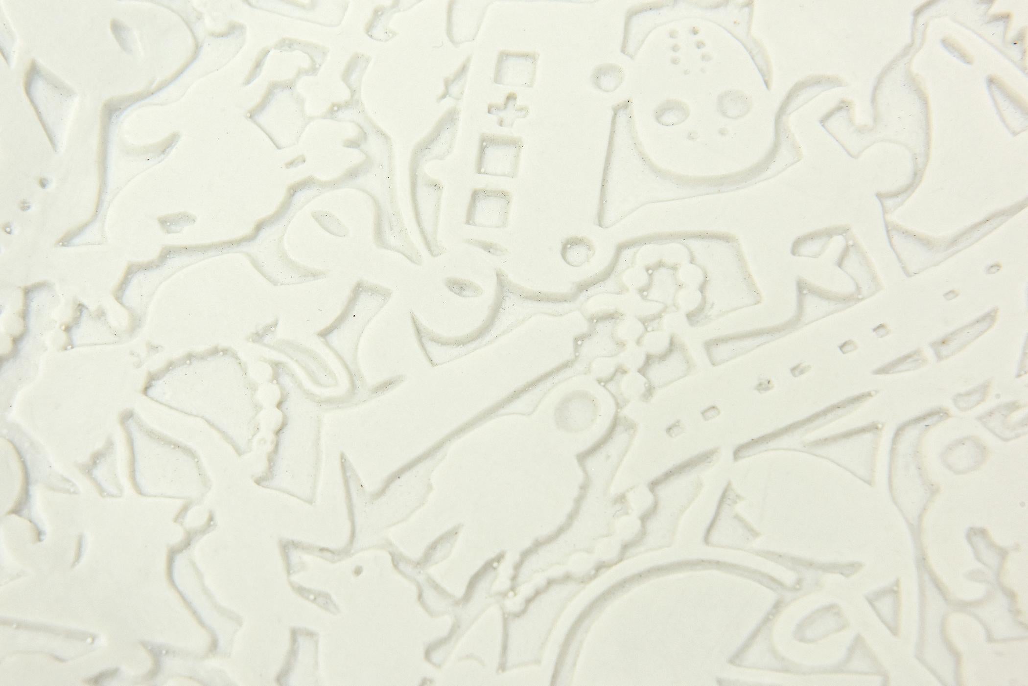 Texturiertes Relief-Teller aus weißem, mattem Porzellan, Studio Job für Makkum Pottery (Niederländisch) im Angebot